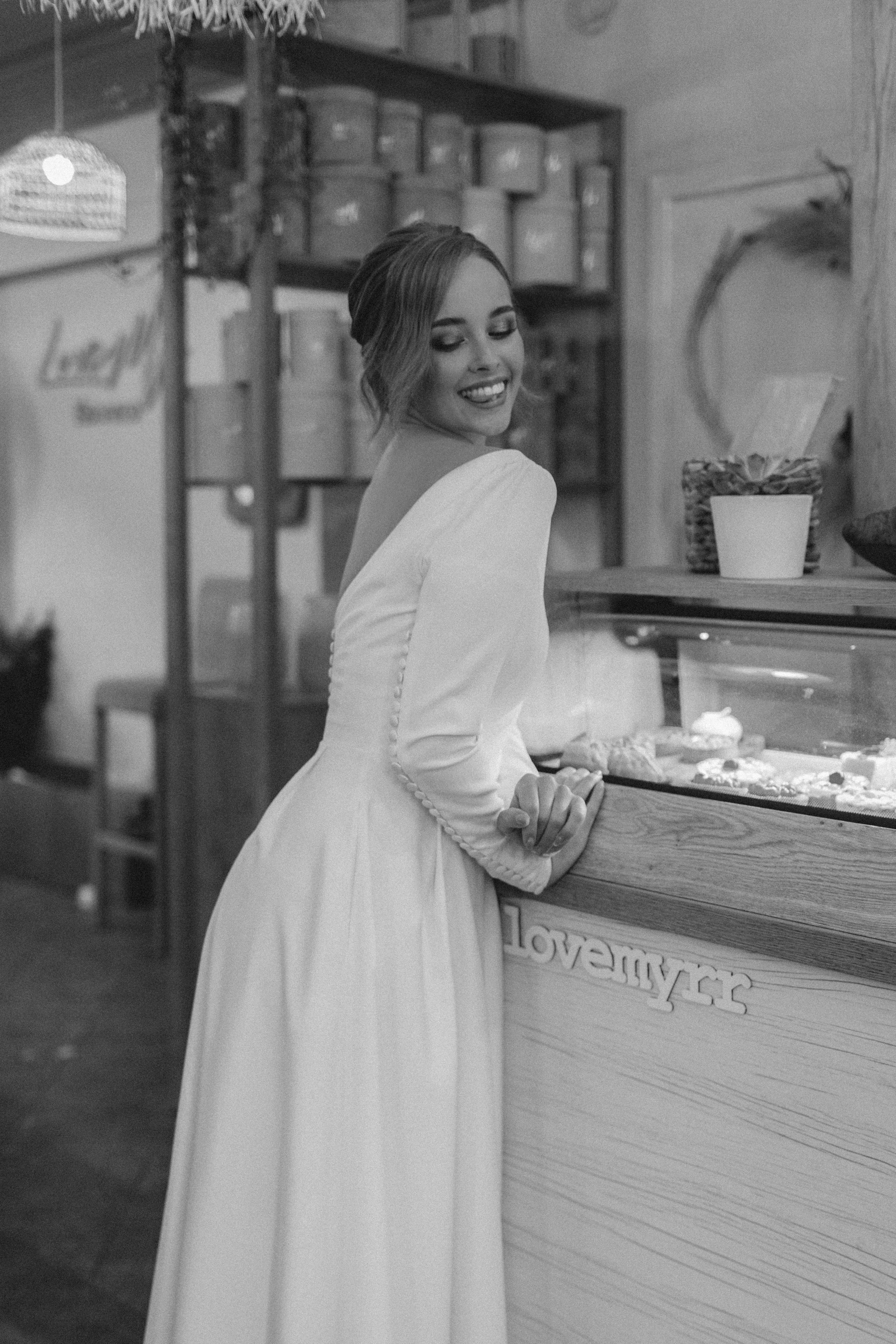 Фотосессия невесты Маргариты в свадебном платье Брижит миди от Бонжур. Свадебный салон-ателье Бонжур в Минске Bonjour