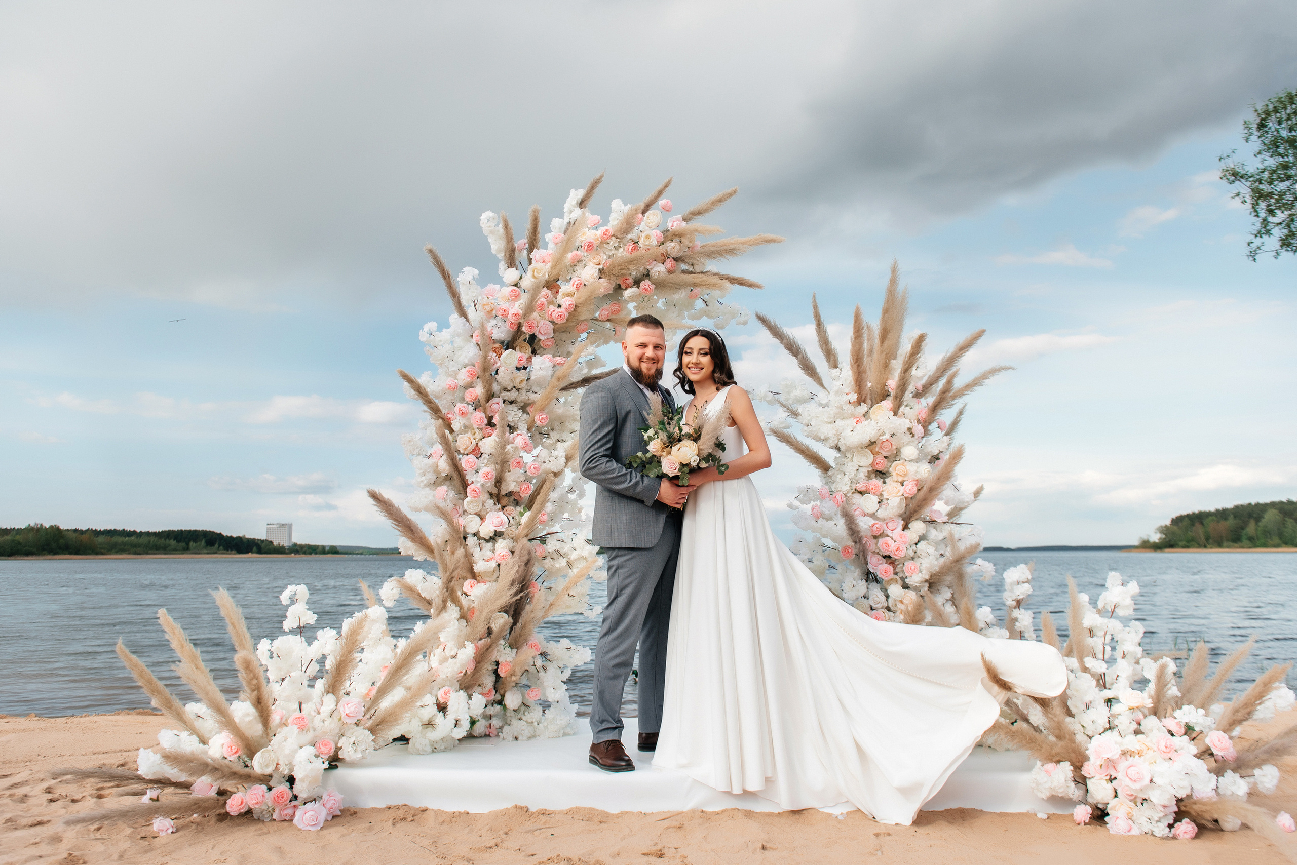 Василиса и Евгений. Свадебный салон-ателье Бонжур в Минске Bonjour