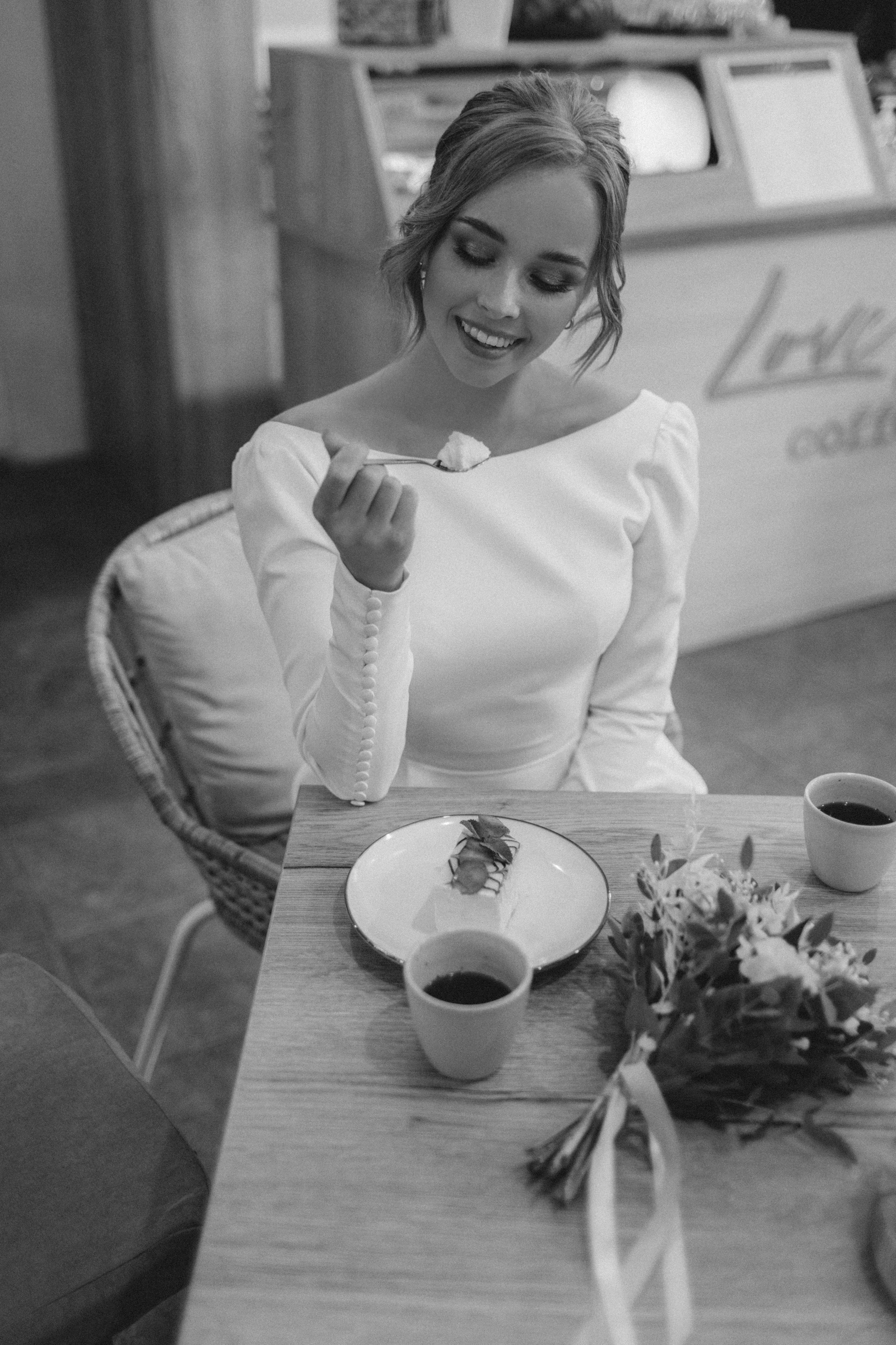 Фотосессия невесты Маргариты в свадебном платье Брижит миди от Бонжур. Свадебный салон-ателье Бонжур в Минске Bonjour