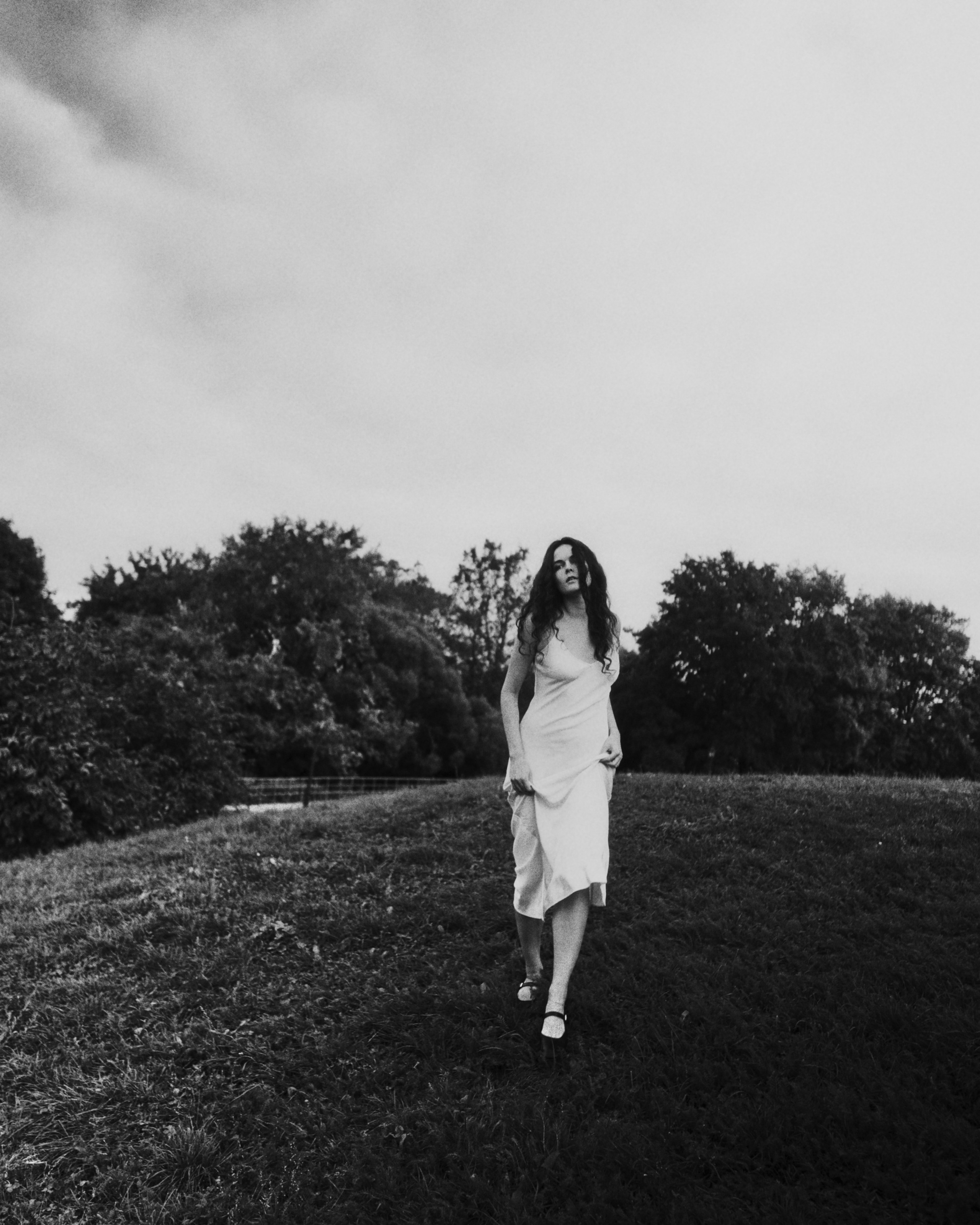 Портретный фотограф и видеограф в Москве Кошеренкова Екатерина. Черно белая-съёмка. Минимализм