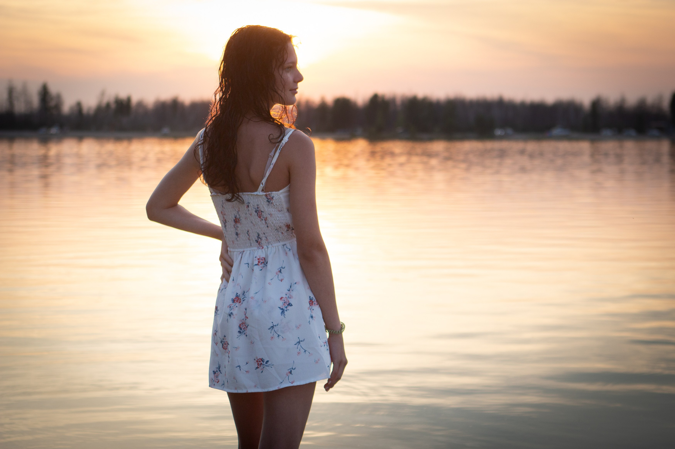 Вечер на водоеме. Фотограф Губкинского