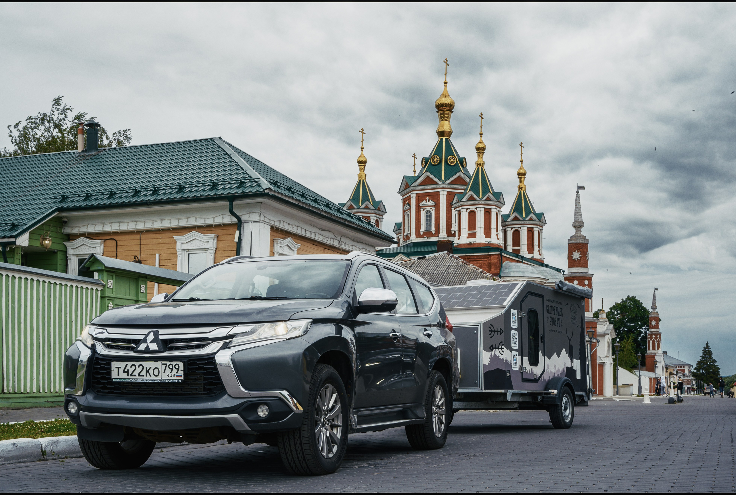 Фотосъемка лайфстайл автомобиля на улице 
