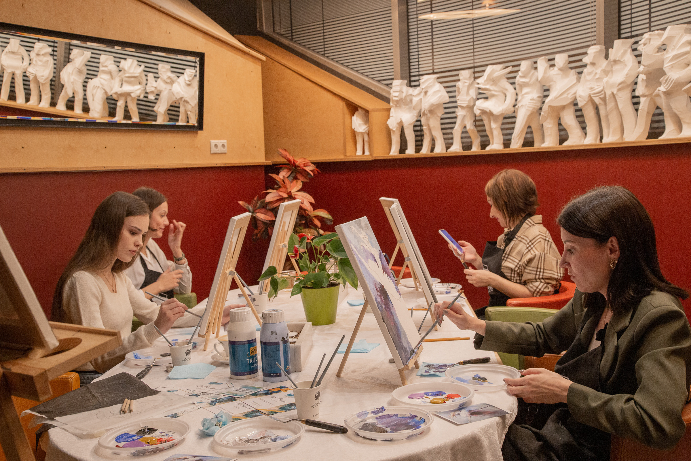 Арт-вечеринка в Москве — репортажная фотосъемка творчества. Фотограф Анна Татаурова | Авторская фотосъемка в Москве