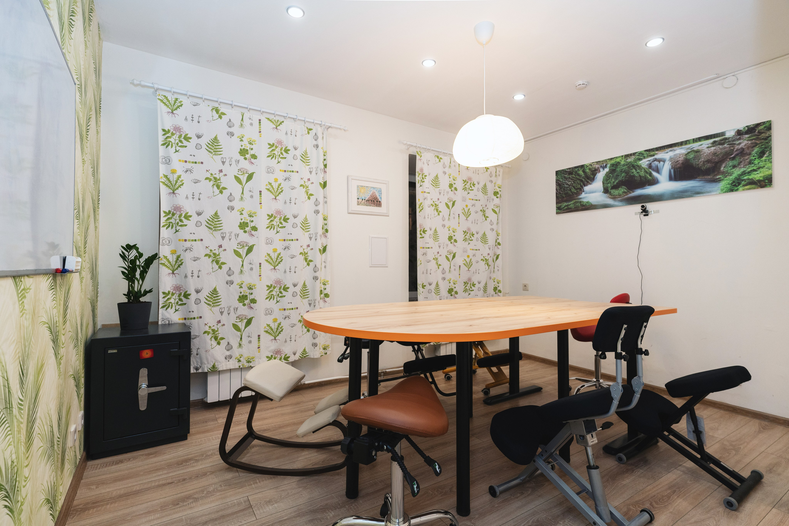 Офис и шоу-рум. Дизайнер декоратор интерьеров и предметов интерьера