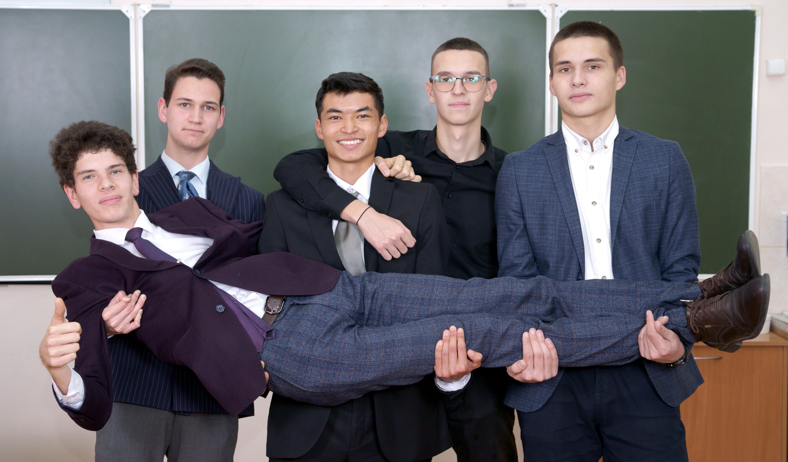 Школьная фотосессия выпускников 9,11 классов в Иркутске