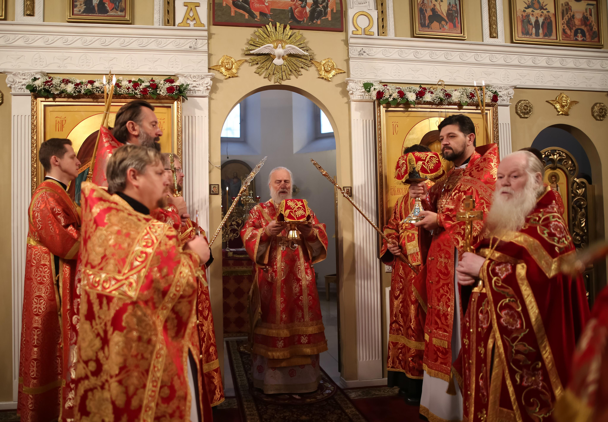 Архиерейское богослужение в честь новомучеников Жуковских. Семейный и детский фотограф Анна Петракова