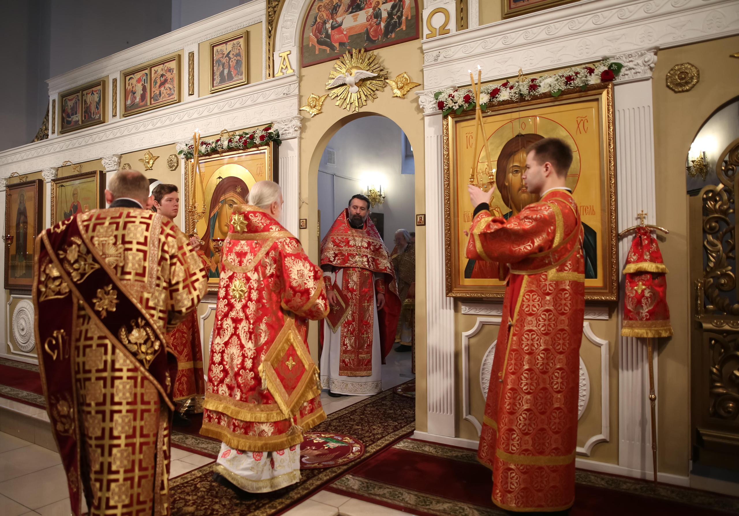 Архиерейское богослужение в честь новомучеников Жуковских. Семейный и детский фотограф Анна Петракова