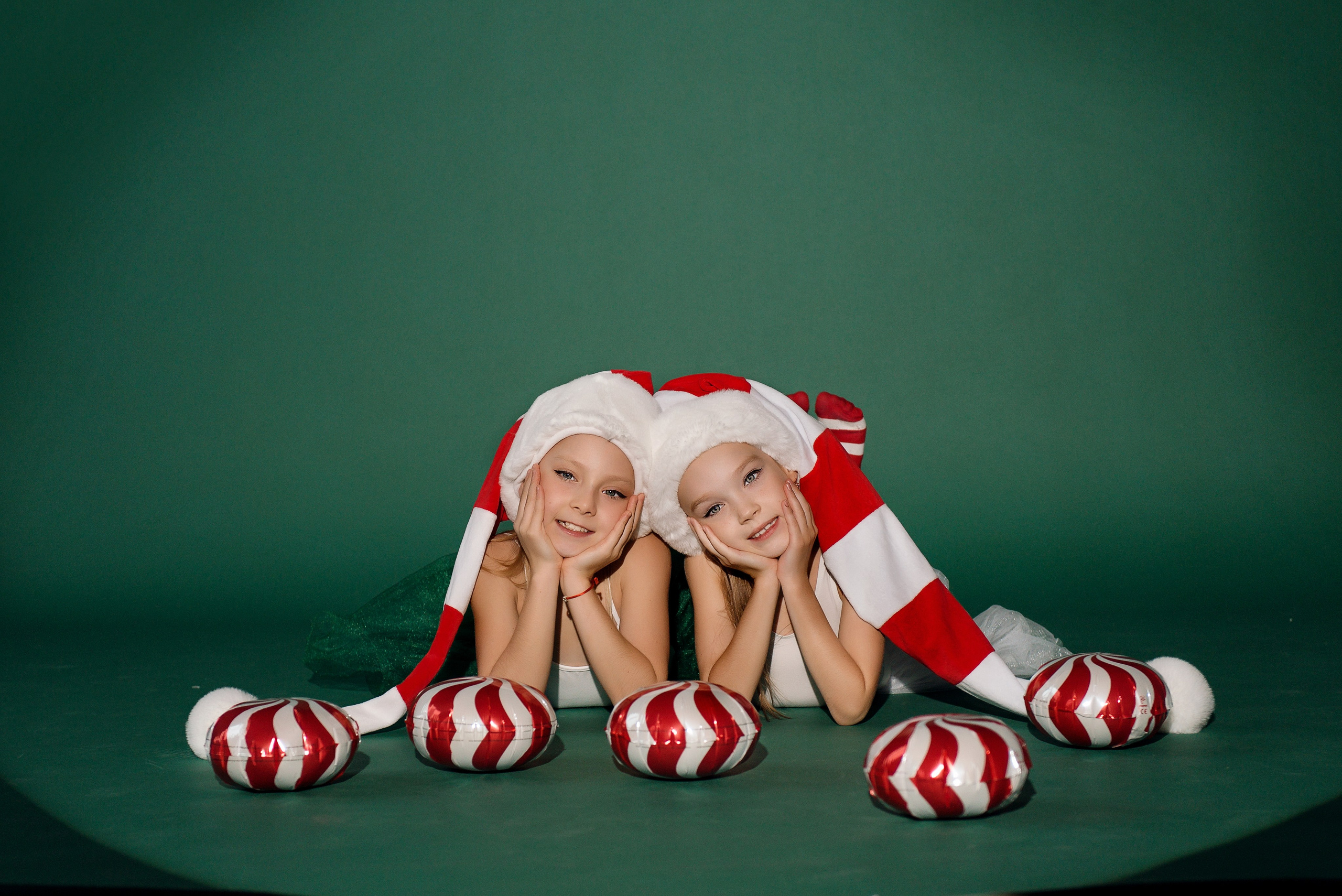 Варя и Лиза Новый год. Детский фотограф в Долгопрудном и Москве