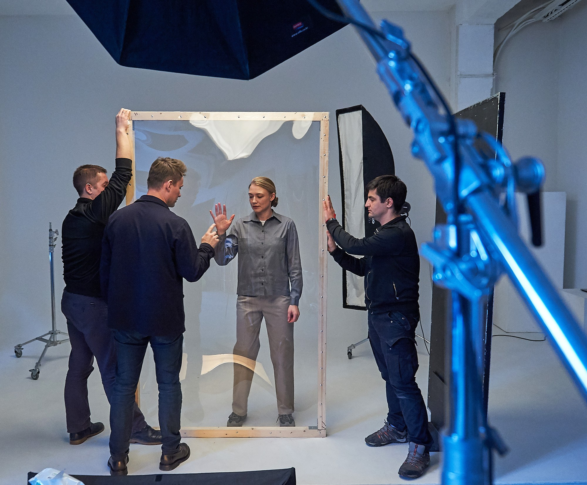 BACKSTAGE. Www.apowerstudio.com