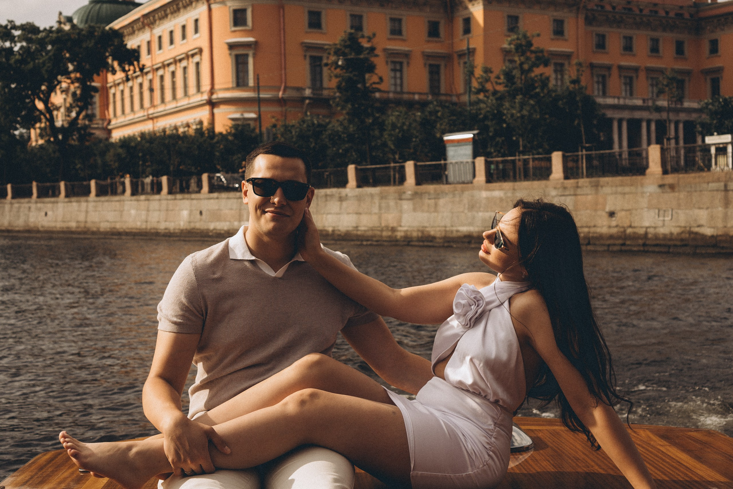 СВАДЕНБНАЯ СЬЕМКА НА КАТЕРЕ ПО КАНАЛАМ САНКТ-ПЕТЕРБУРГА И В АКВАТОРИИ НЕВЫ. Профессиональный фотограф, Санкт-Петербург — Виктория Богомолова