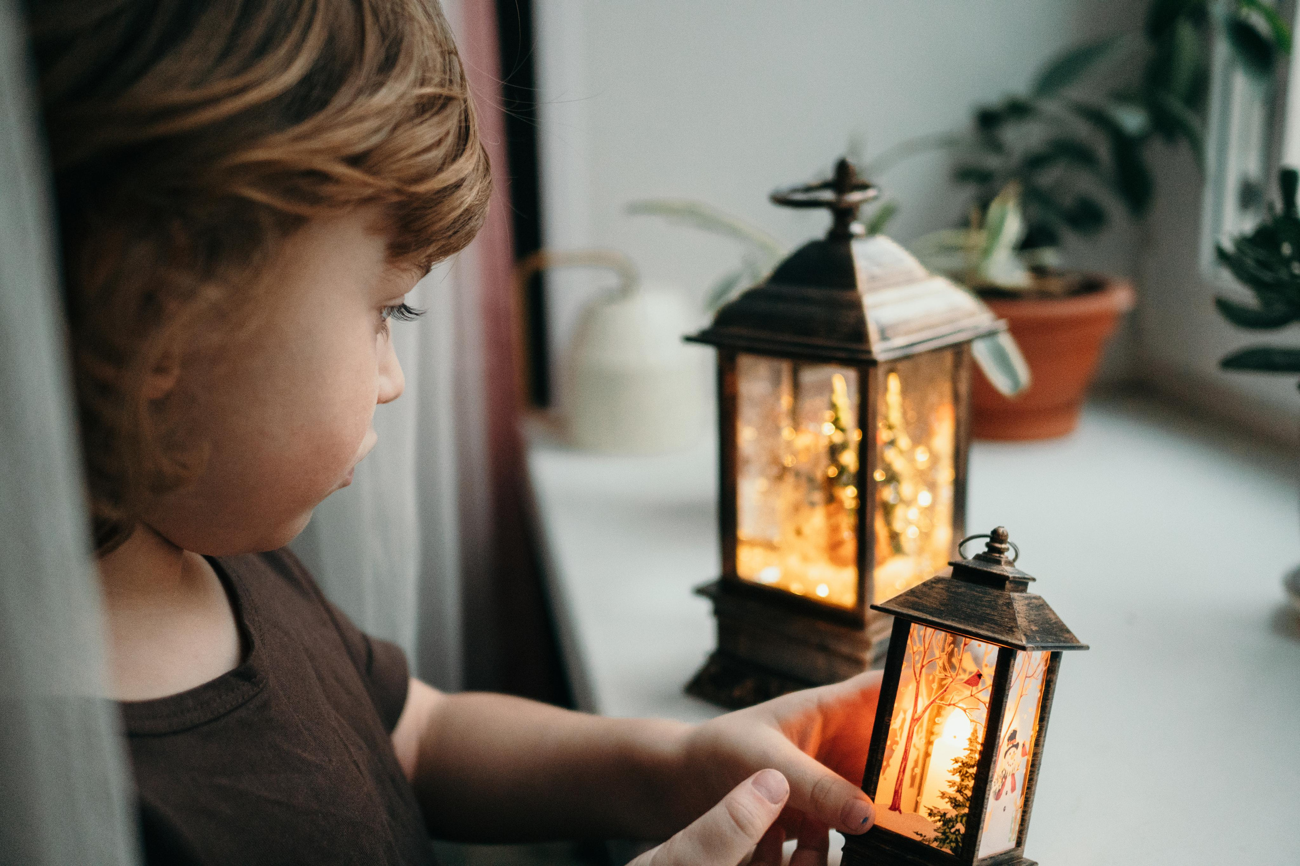 Фотосессия дома с фонариком. Семейный и детский фотограф в Санкт-Петербурге Наталья Григорьева