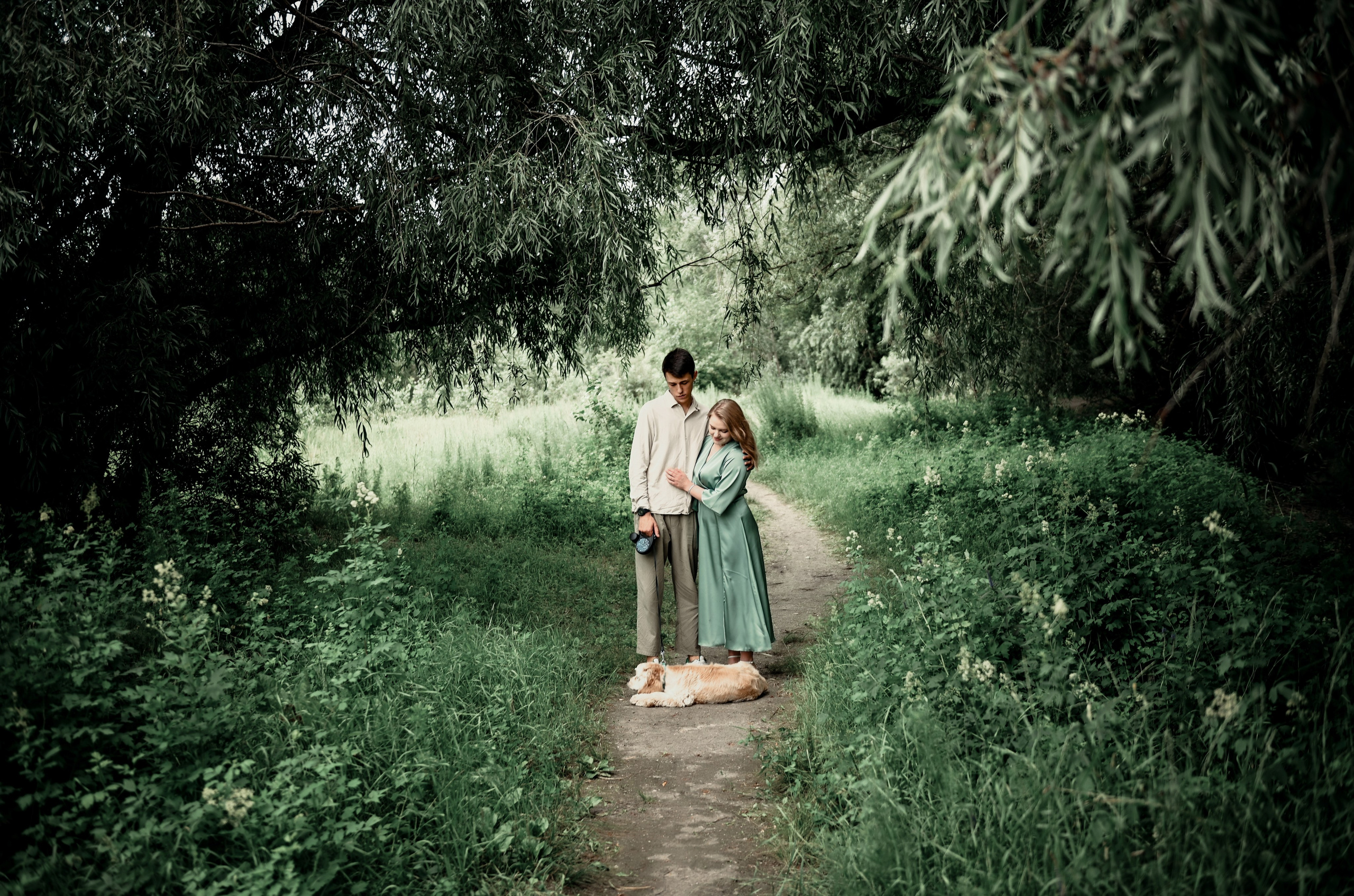 Love story прогулка вместе с песиком))). Свадебный, семейный, детский, контент фотограф в Омске Максим Ильин