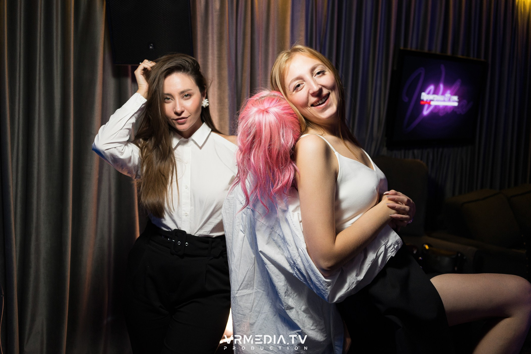 Dance в караоке-баре «Volna»