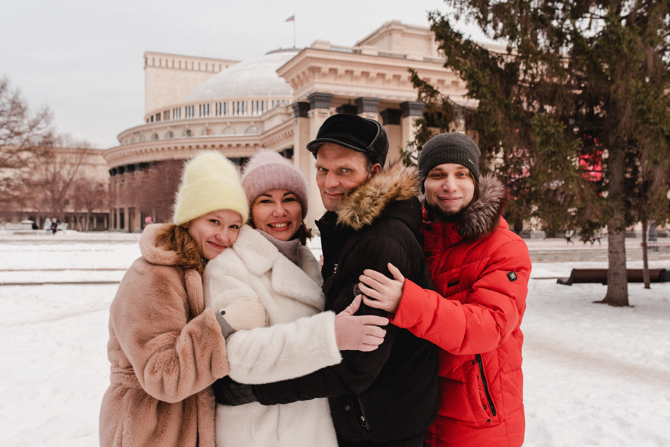 Прогулочная съемка Дмитрий&Татьяна&Артём&Анна. Фотограф в Новосибирске Анастасия Курто