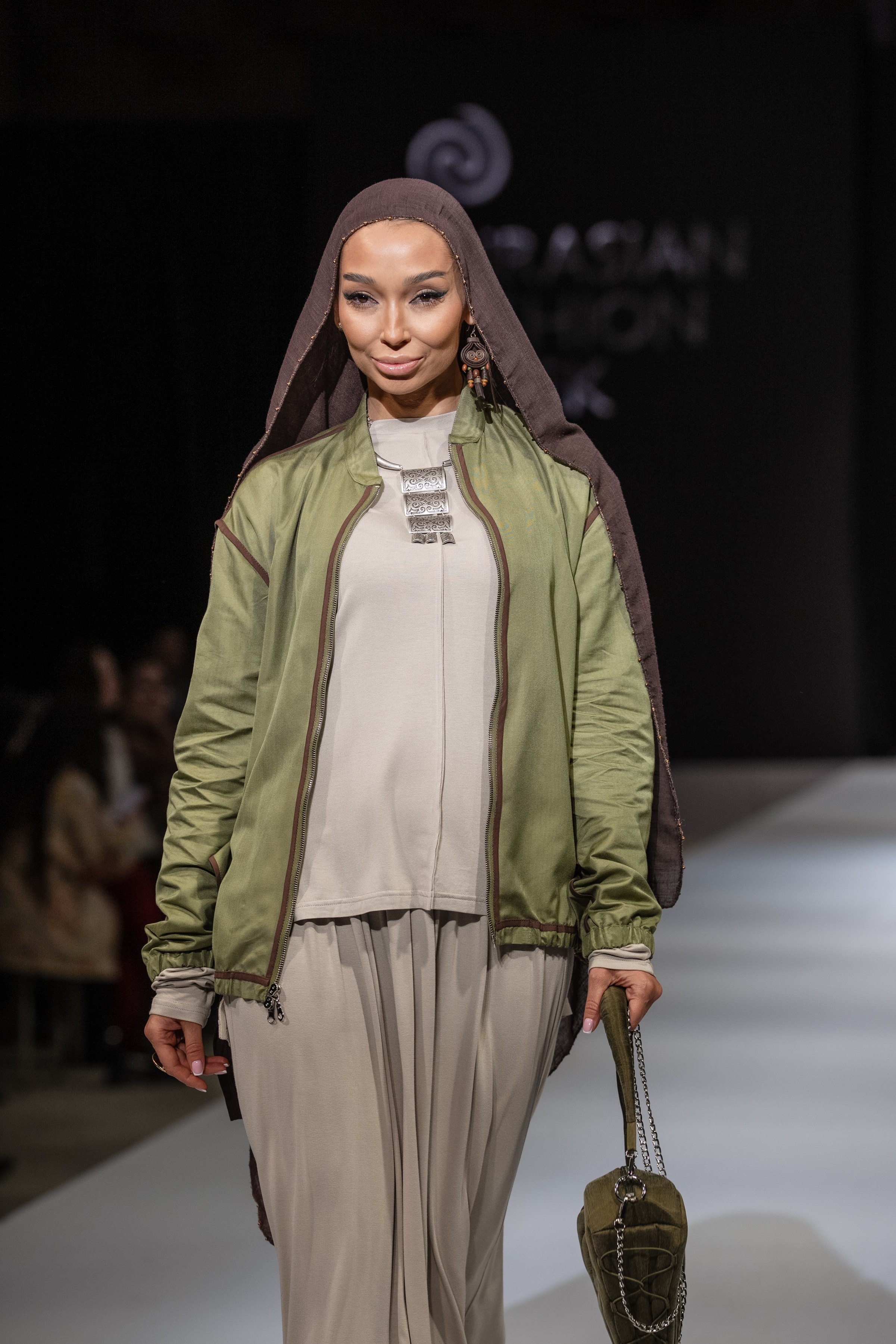 EURASIAN FASHION WEEK Malique. Сайт Алматинского НЮ АРТ, будуар и фэшн фотографа Дениса Карпенко