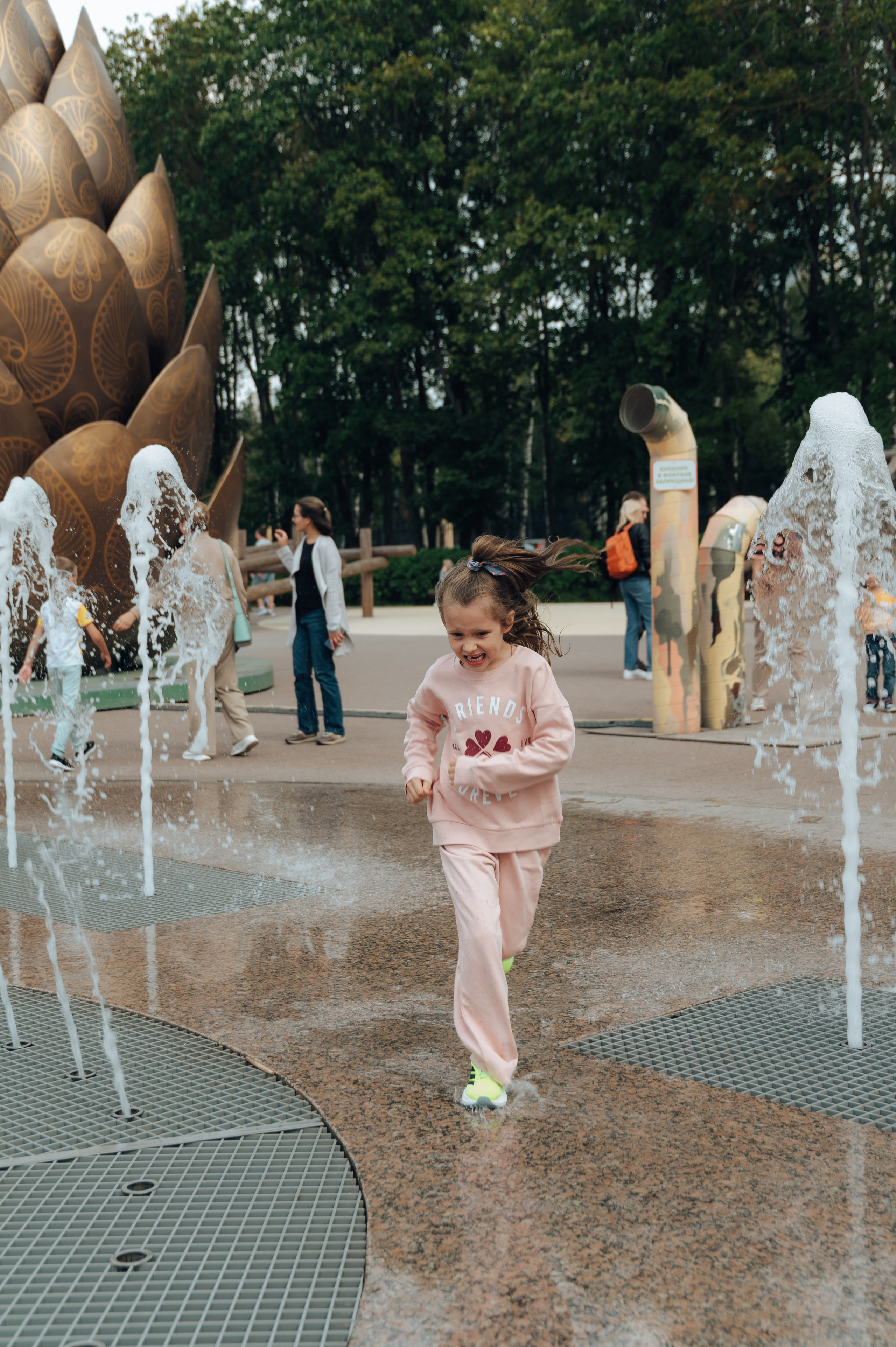 Трое в парке и меховой шар. Детский и семейный фотограф Катерина Мишина