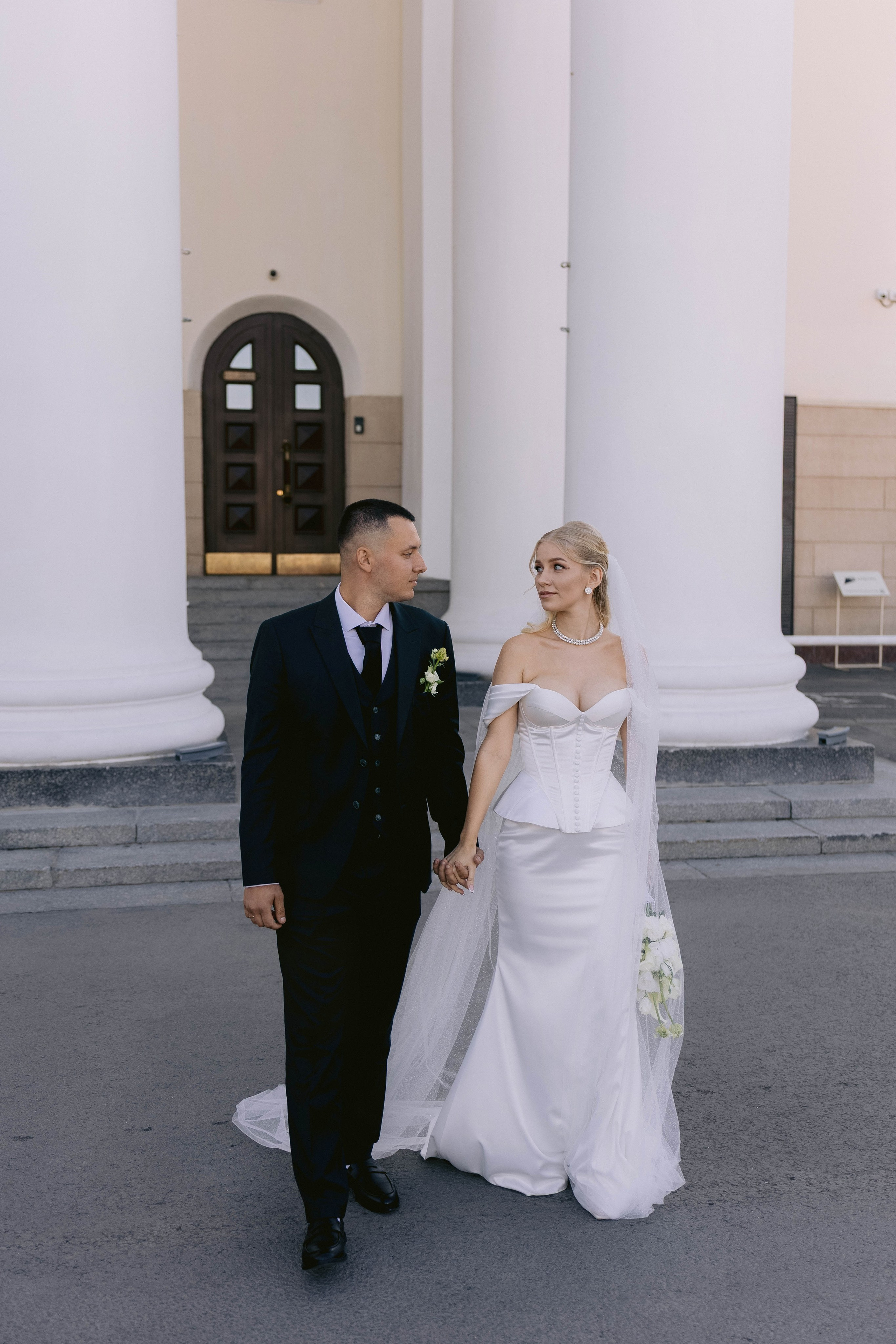 Ангелина, Ефим (прогулка после ЗАГСа). Фотограф в Волгограде Кристина Прохоренко