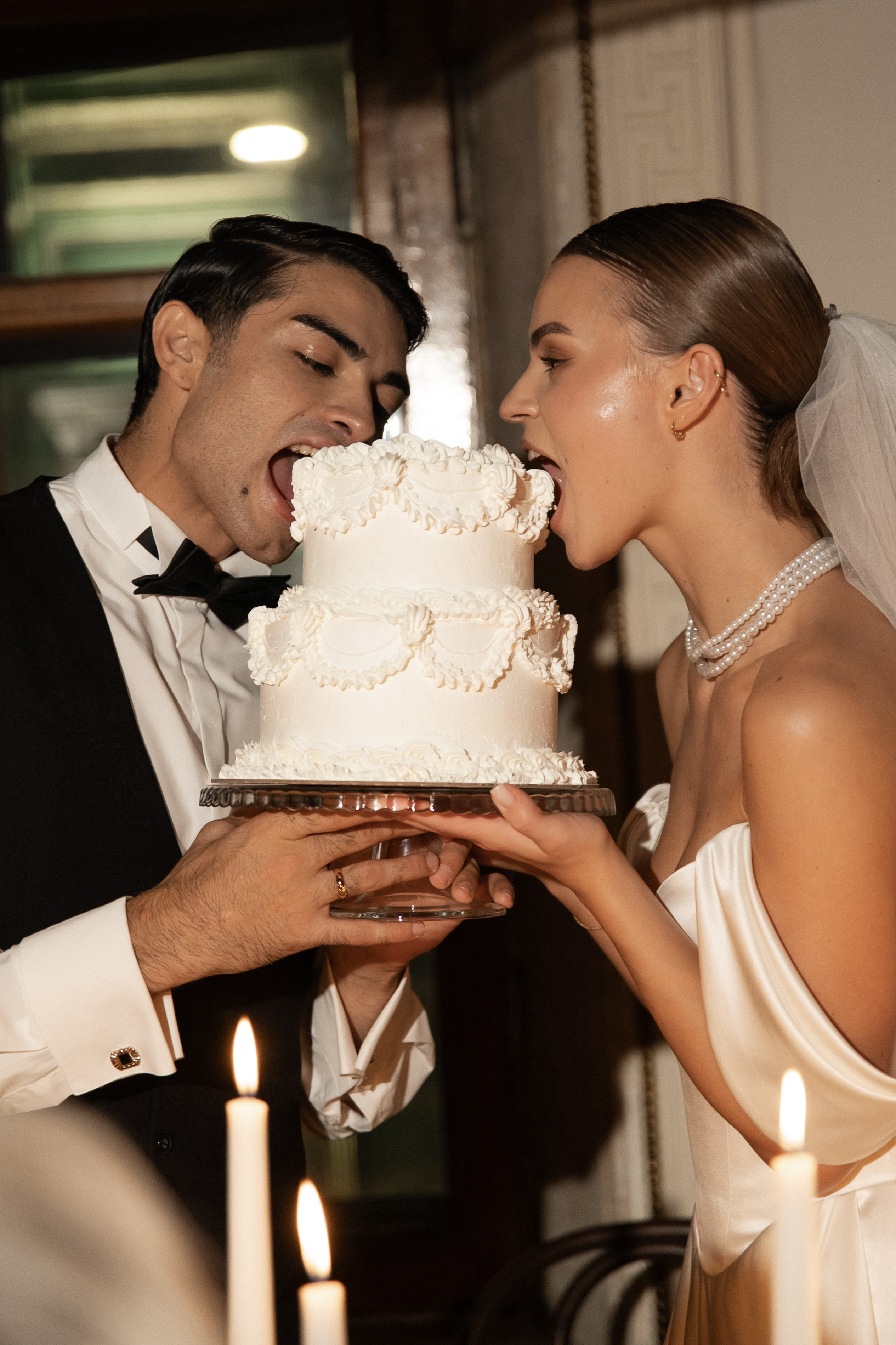 Камерный свадебный ужин при свечах в старинном особняке в фотостудии 21. Kult. Ярослава Ерина — свадебный фотограф в Москве