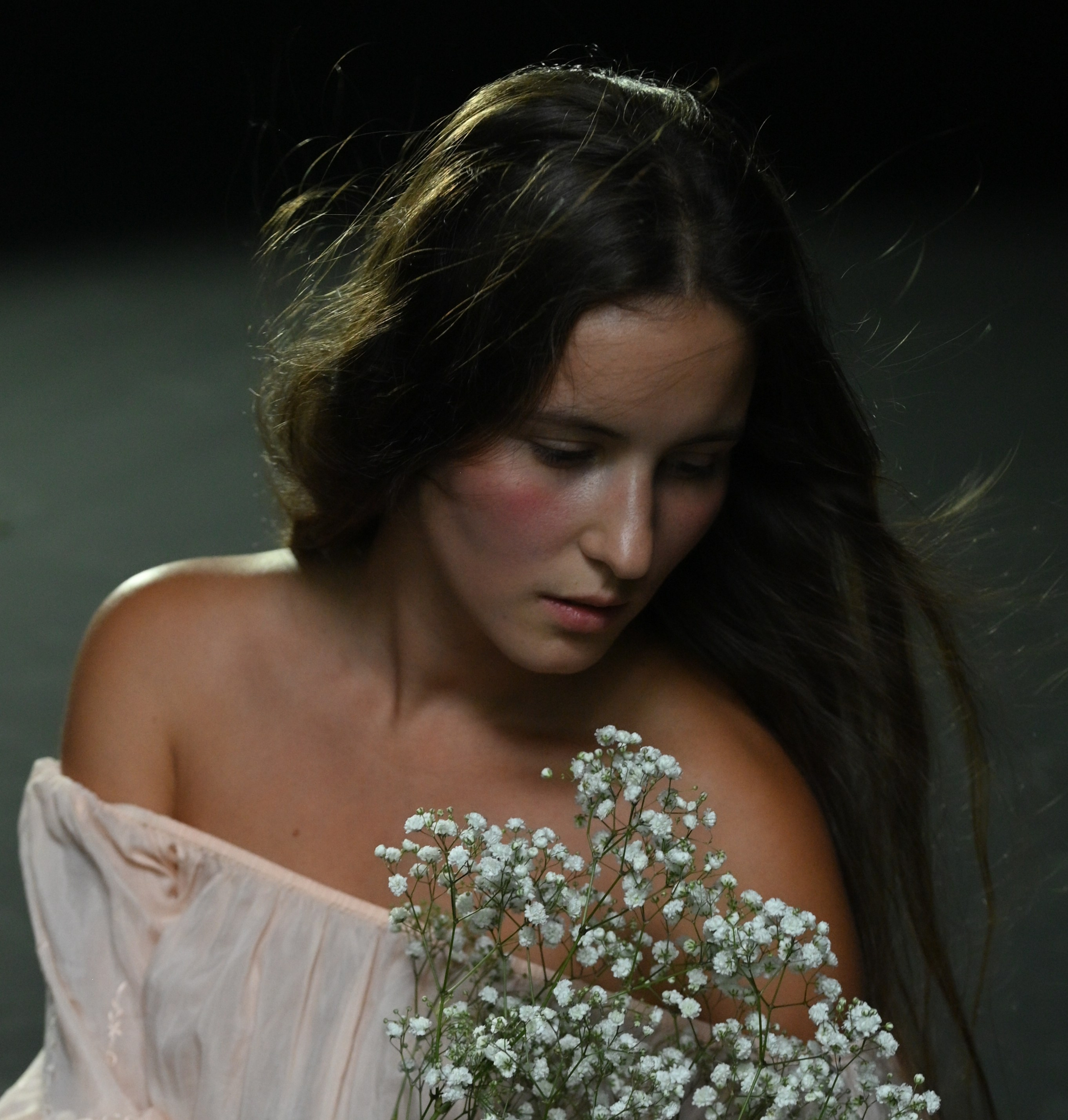 Анна с цветами. Портретный фотограф в Москве Анна Фаустова