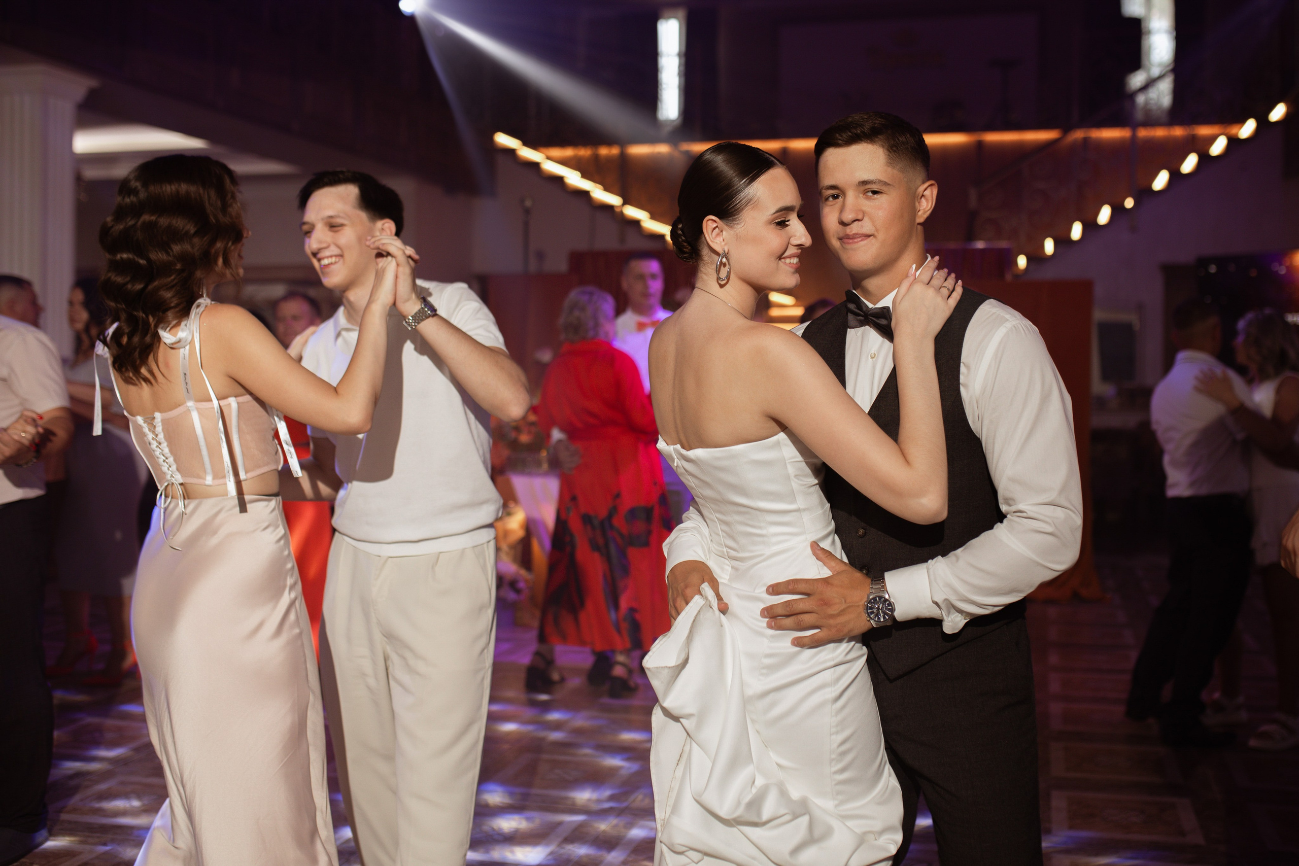 LoveLand: свадьба в тёплых оттенках 🧡. Свадебный фотограф Елена Рубцова