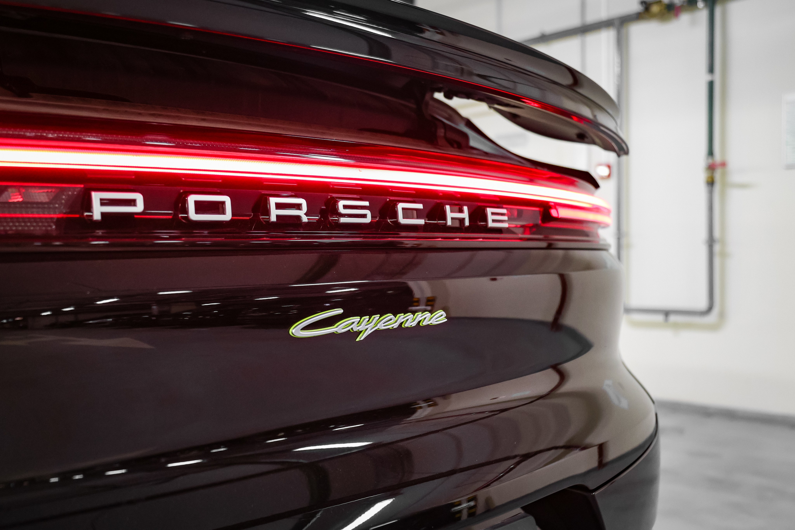 2025 PORSCHE CAYENNE COUPE E-Hybrid. Mixturecaptures