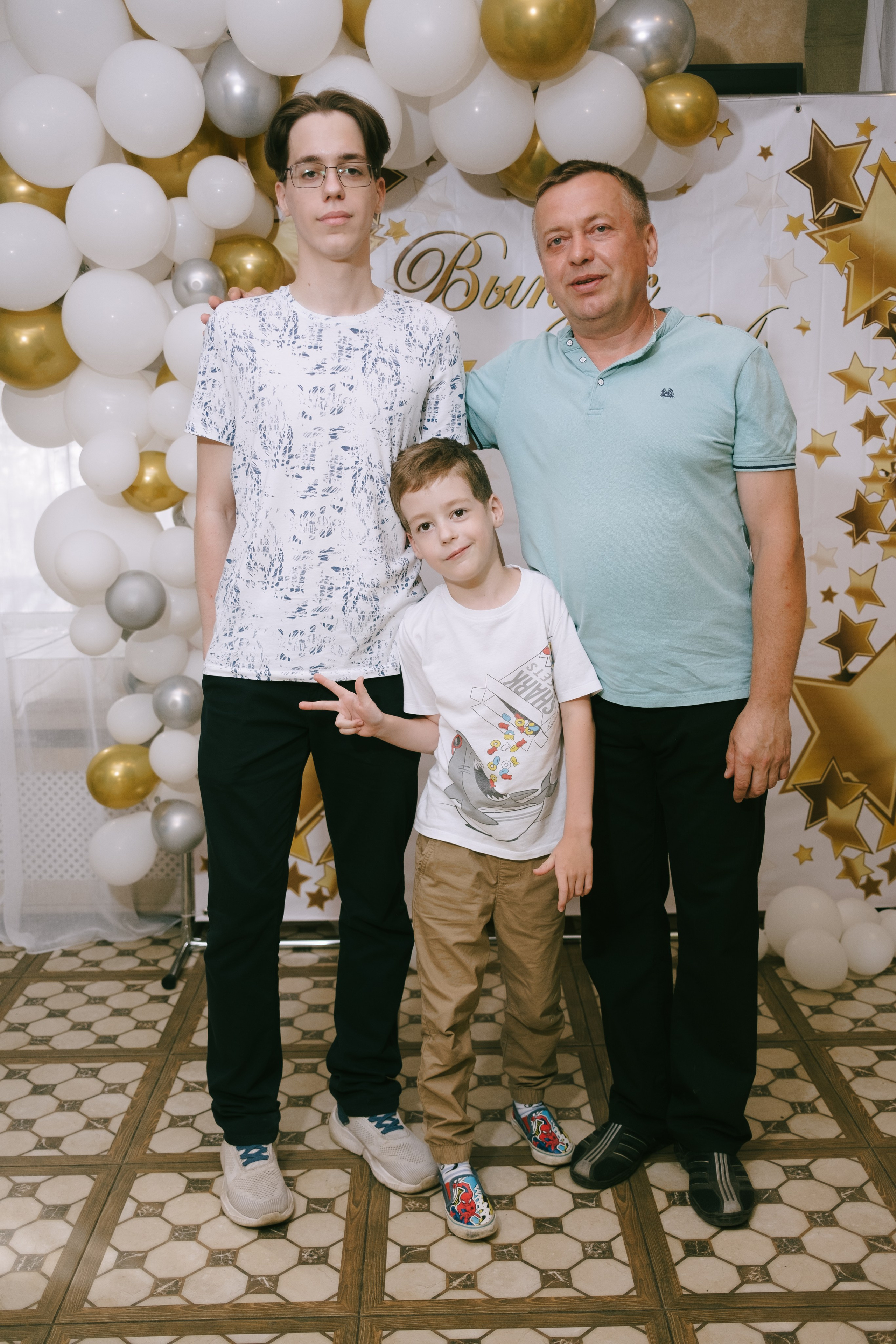 Выпускной школа 33. Свадебный и репортажной фотограф Денис Ожигин в Краснодаре и Краснодарском крае