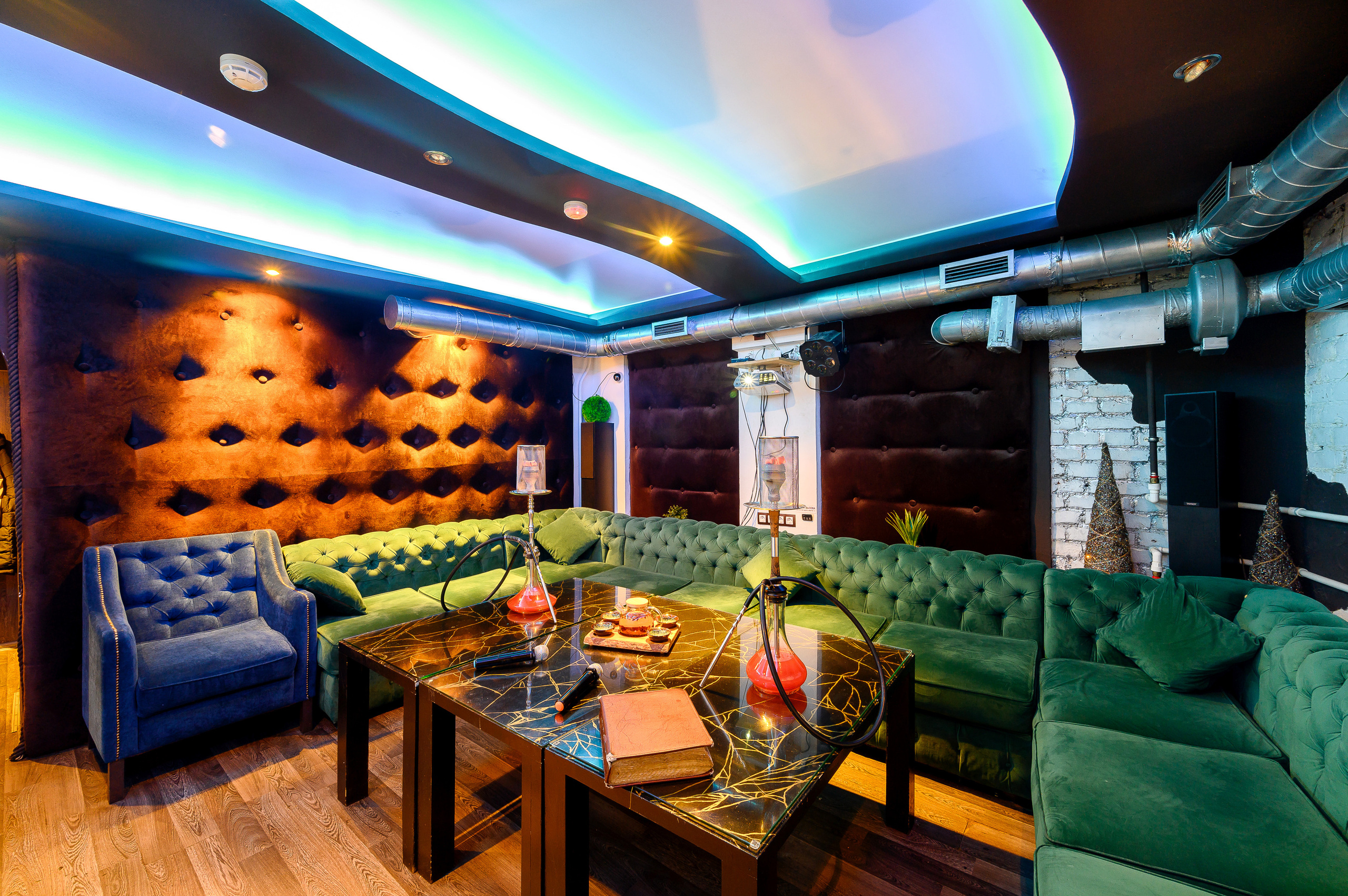 Лаунж-бар Bonnie and Clyde. Интерьерный фотограф. Фото- видеосъемка недвижимости Санкт-Петербург