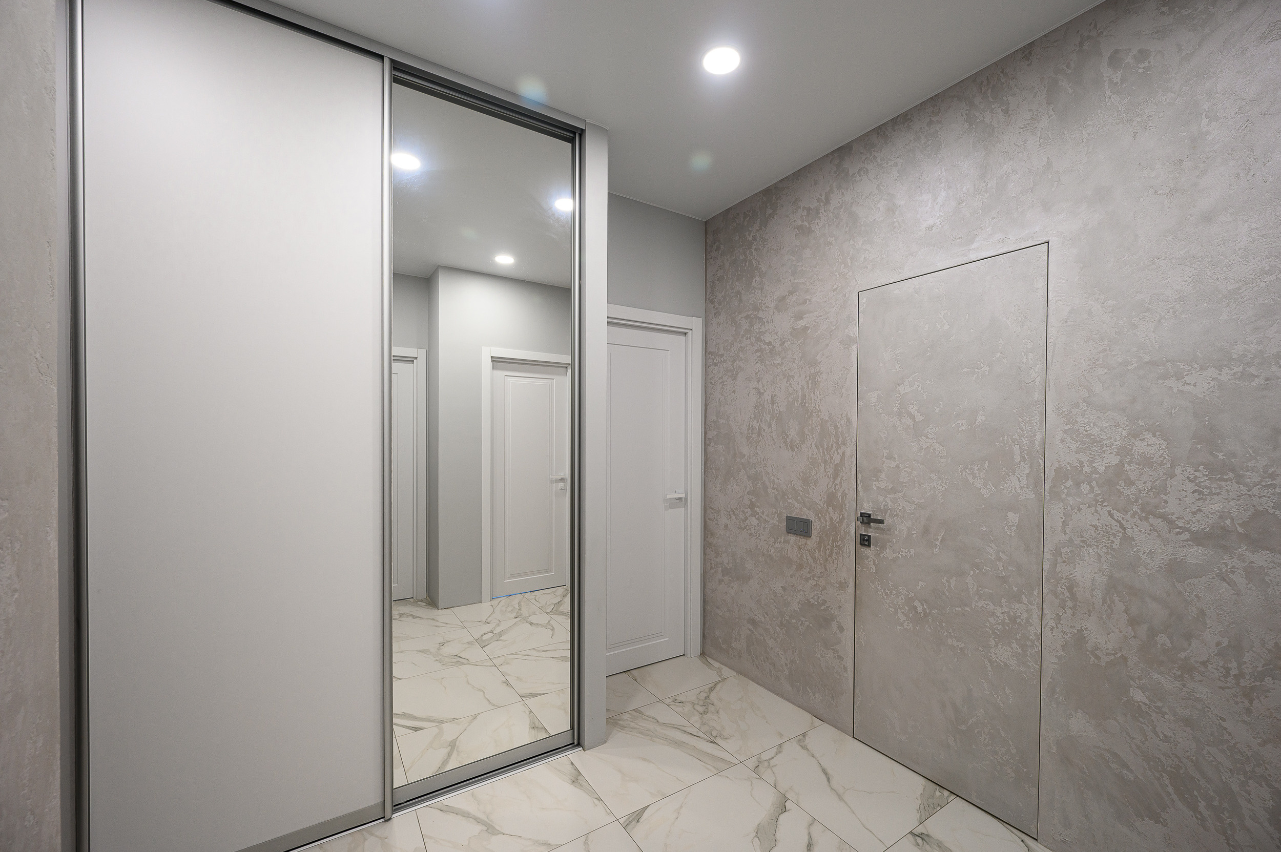 Простая квартира на продажу. Интерьерный фотограф. Фото- видеосъемка недвижимости Санкт-Петербург