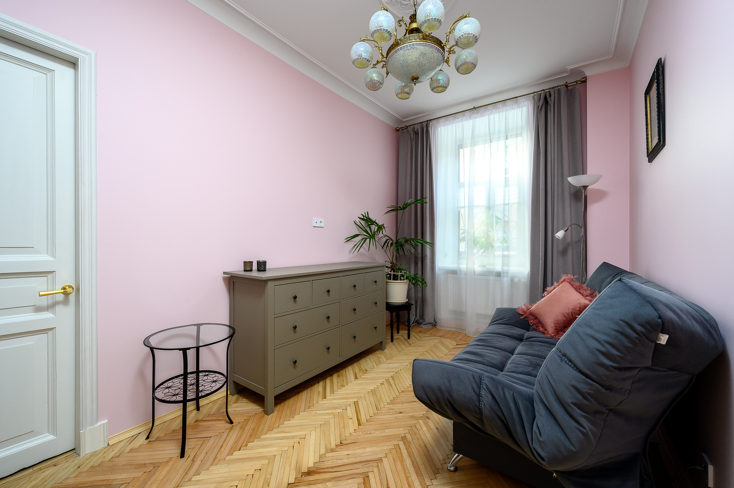 Квартира под суточную аренду. Интерьерный фотограф. Фото- видеосъемка недвижимости Санкт-Петербург