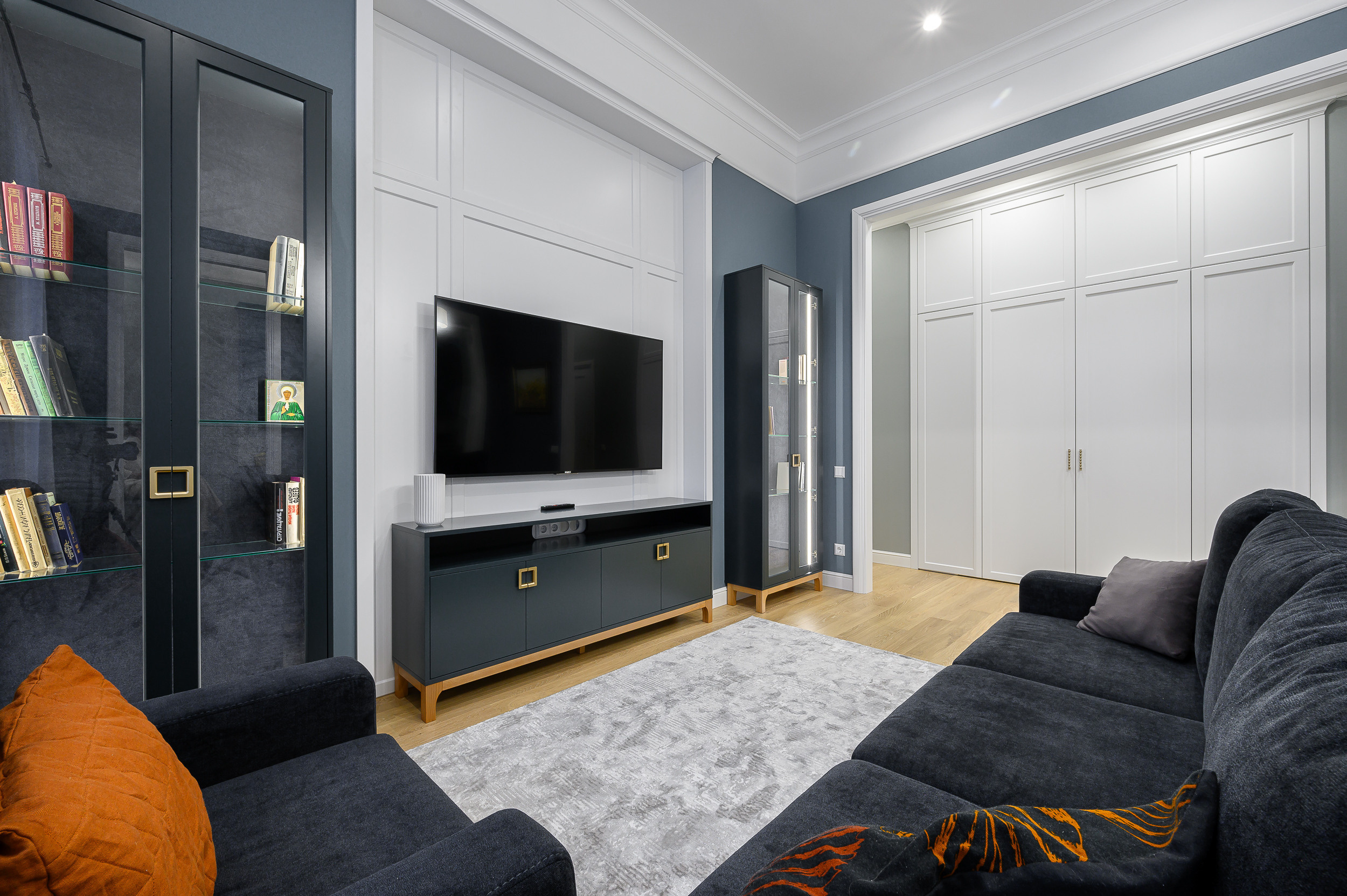 Квартира на продажу на Васильевском острове. Интерьерный фотограф. Фото- видеосъемка недвижимости Санкт-Петербург