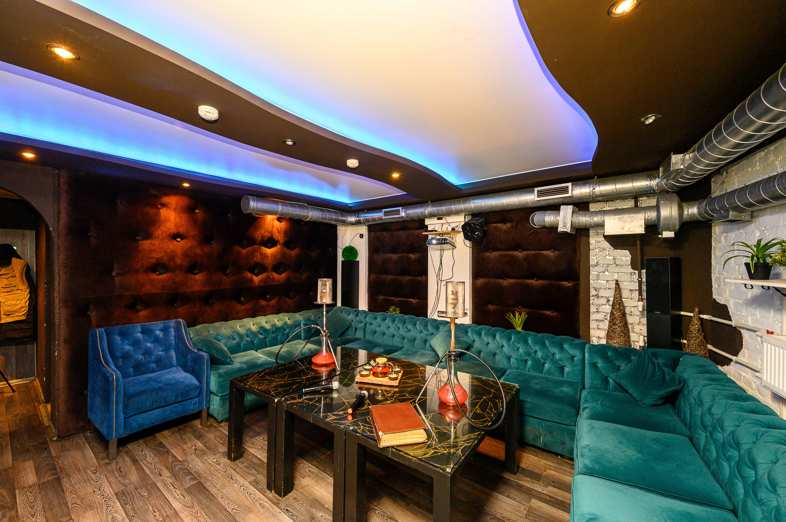 Лаунж-бар Bonnie and Clyde. Интерьерный фотограф. Фото- видеосъемка недвижимости Санкт-Петербург