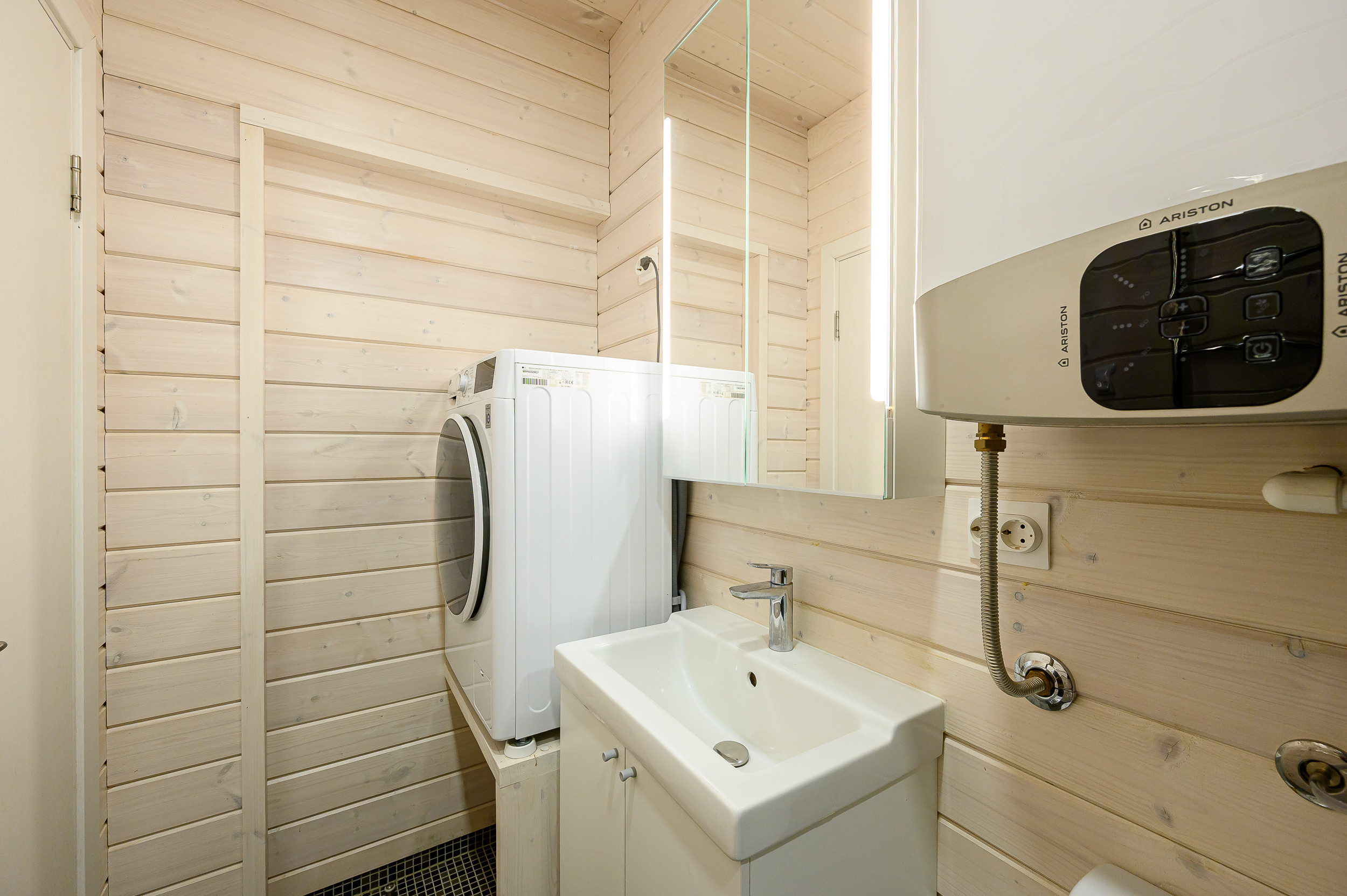 Домик на продажу на Белоострове. Интерьерный фотограф. Фото- видеосъемка недвижимости Санкт-Петербург