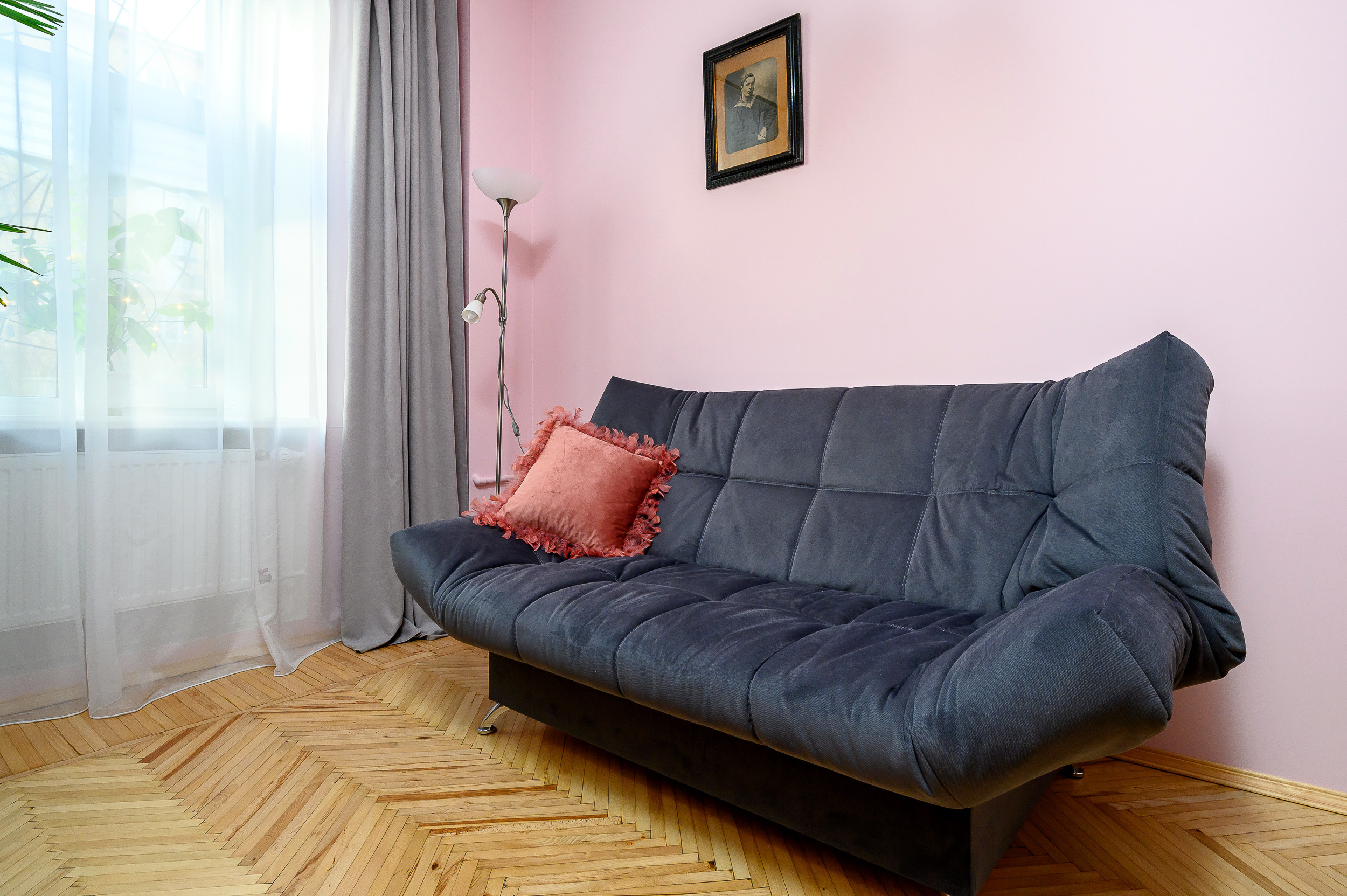 Квартира под суточную аренду. Интерьерный фотограф. Фото- видеосъемка недвижимости Санкт-Петербург