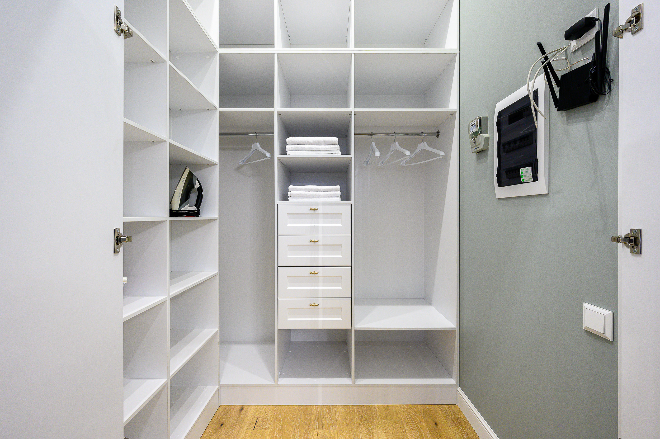 Квартира на продажу на Васильевском острове. Интерьерный фотограф. Фото- видеосъемка недвижимости Санкт-Петербург