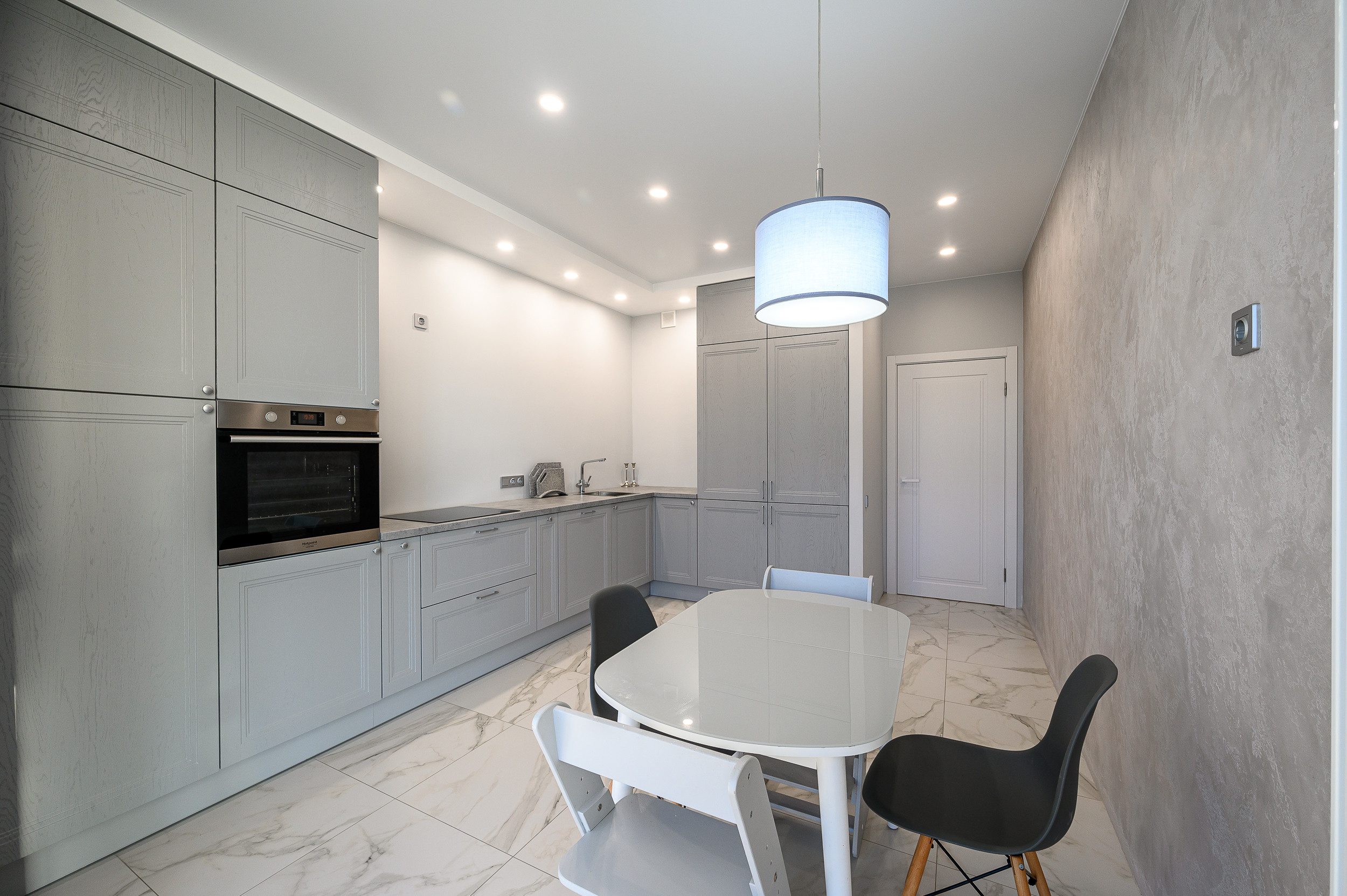 Простая квартира на продажу. Интерьерный фотограф. Фото- видеосъемка недвижимости Санкт-Петербург