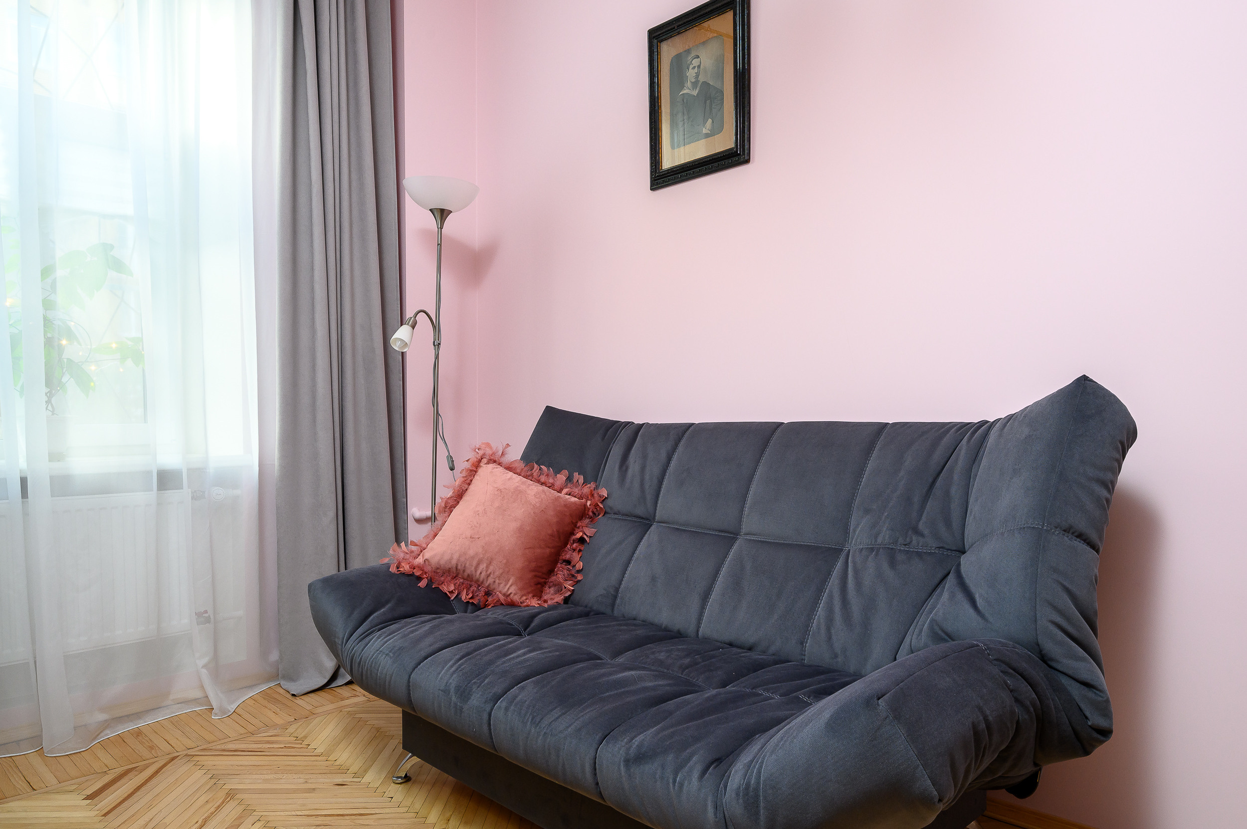 Квартира под суточную аренду. Интерьерный фотограф. Фото- видеосъемка недвижимости Санкт-Петербург