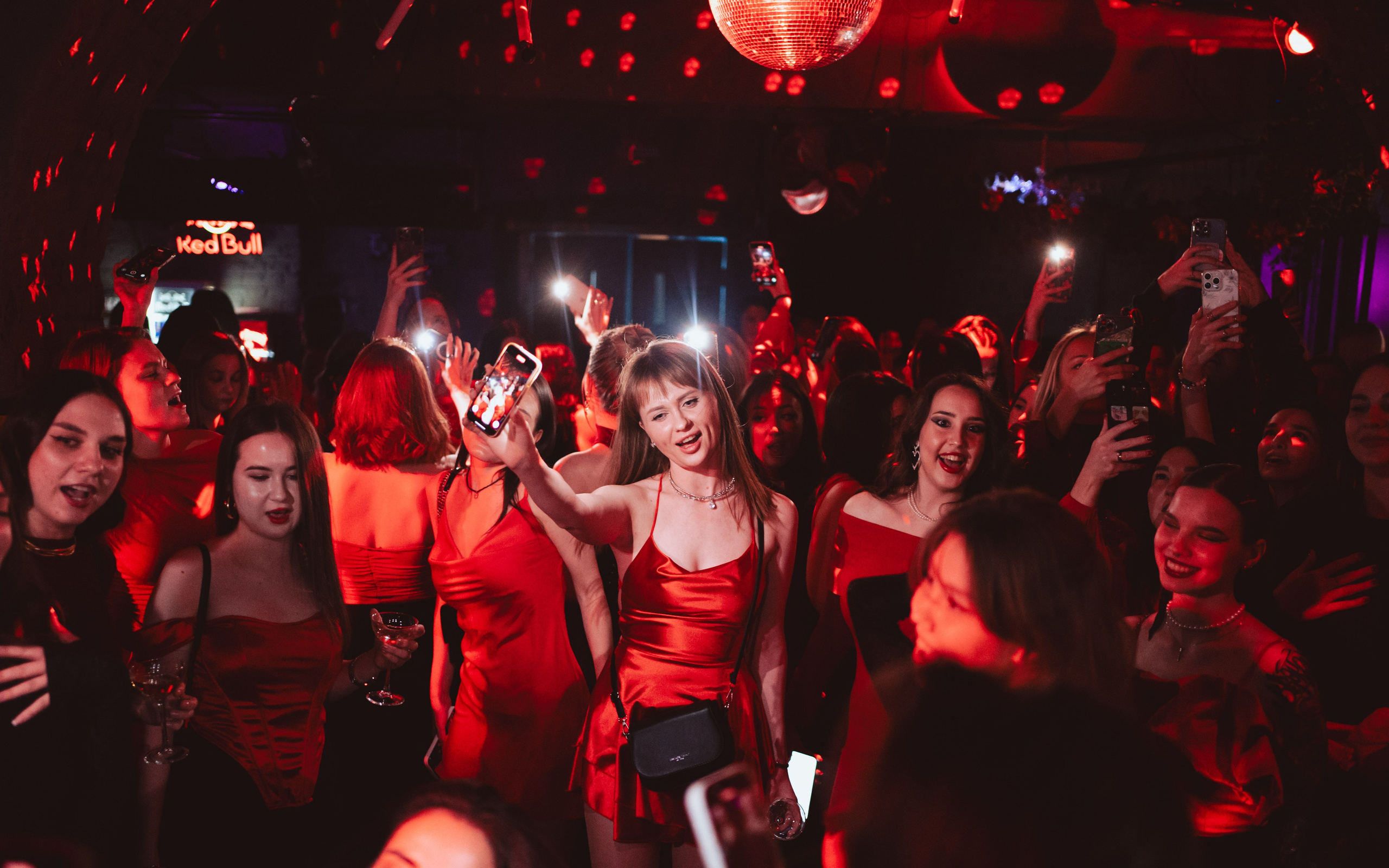 SO STRIP // Woman's moment. Репортажный фотограф в Казани Виктория Трунова