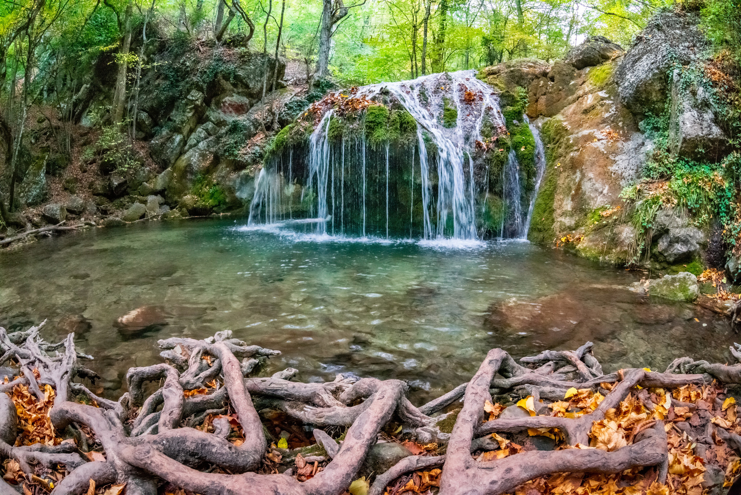 Водопад Джур-Джур осенью.