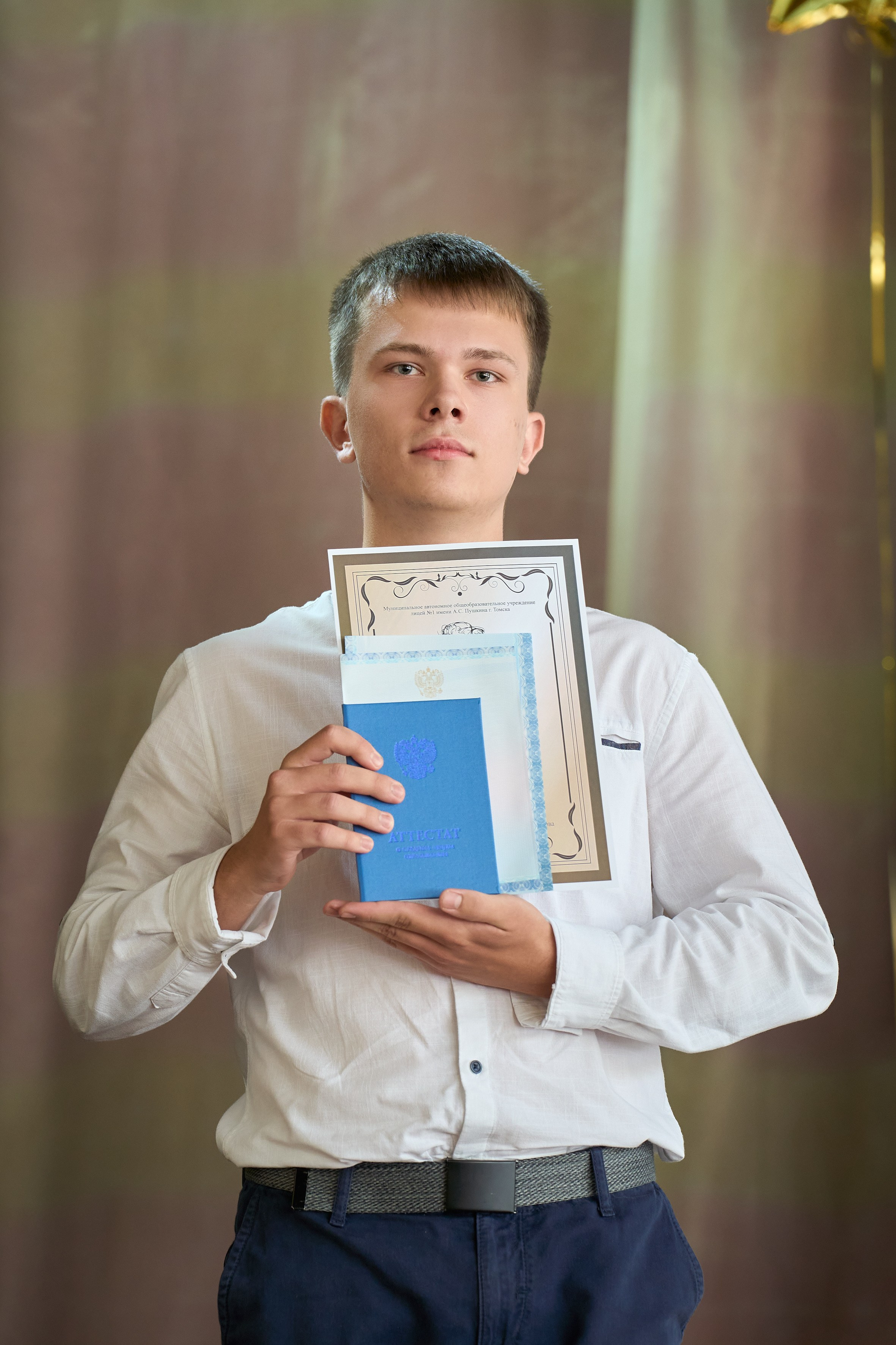 Вручение аттестатов 11 класс. Репортажный и портретный фотограф в Томске Ларионов Артём