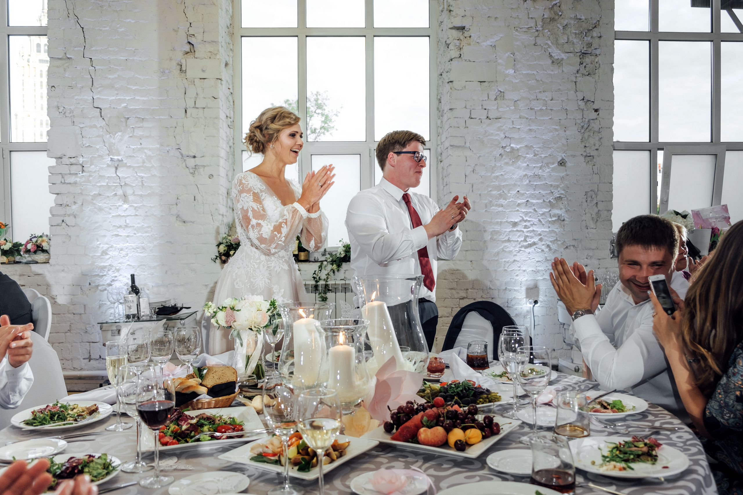 Свадебная фотосессия на территории Трехгорной мануфактуры. город Москв. Свадебный и семейный фотограф Ксения Ржевская (Митрохина)