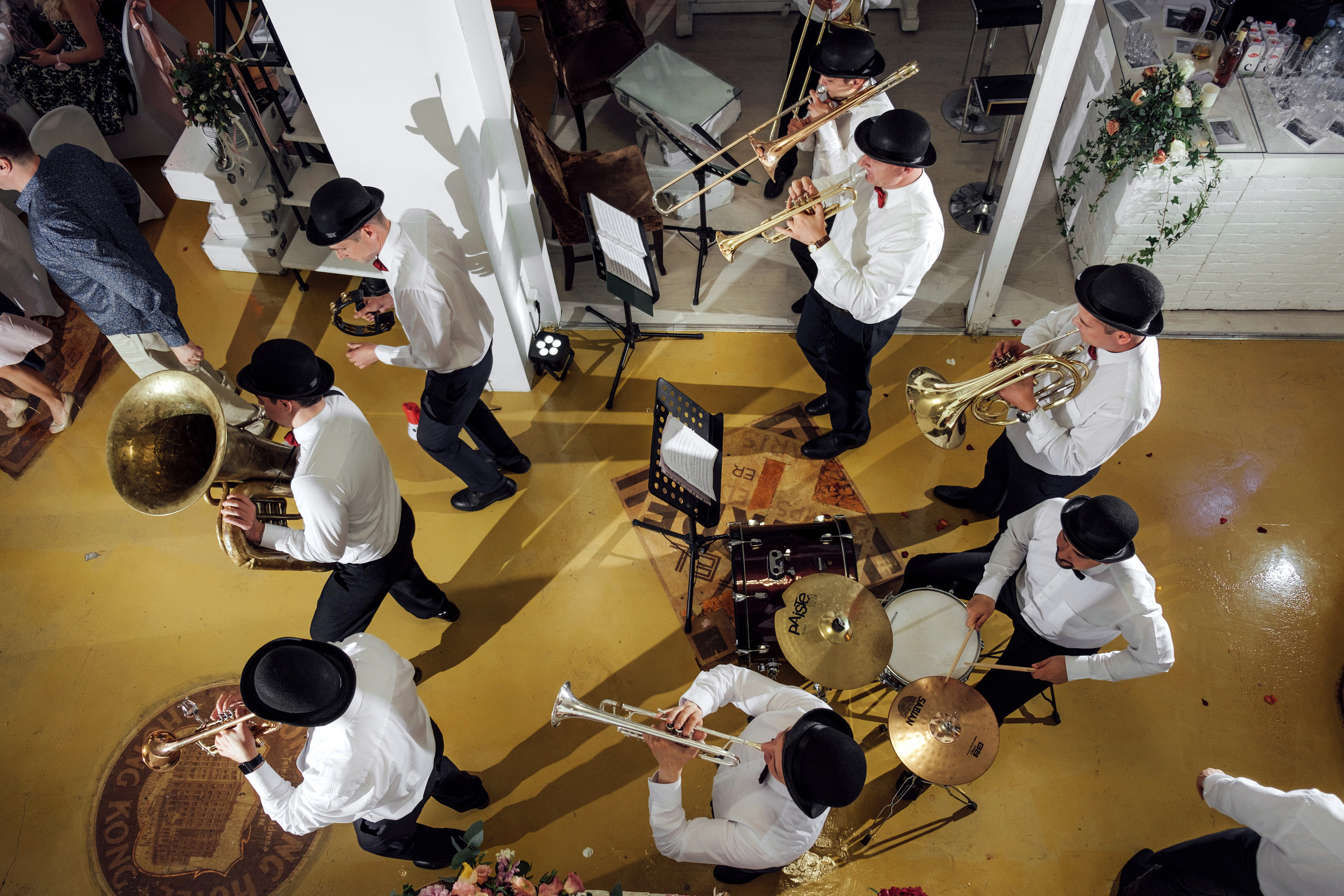 Свадебная фотосессия на территории Трехгорной мануфактуры. город Москв. Свадебный и семейный фотограф Ксения Ржевская (Митрохина)