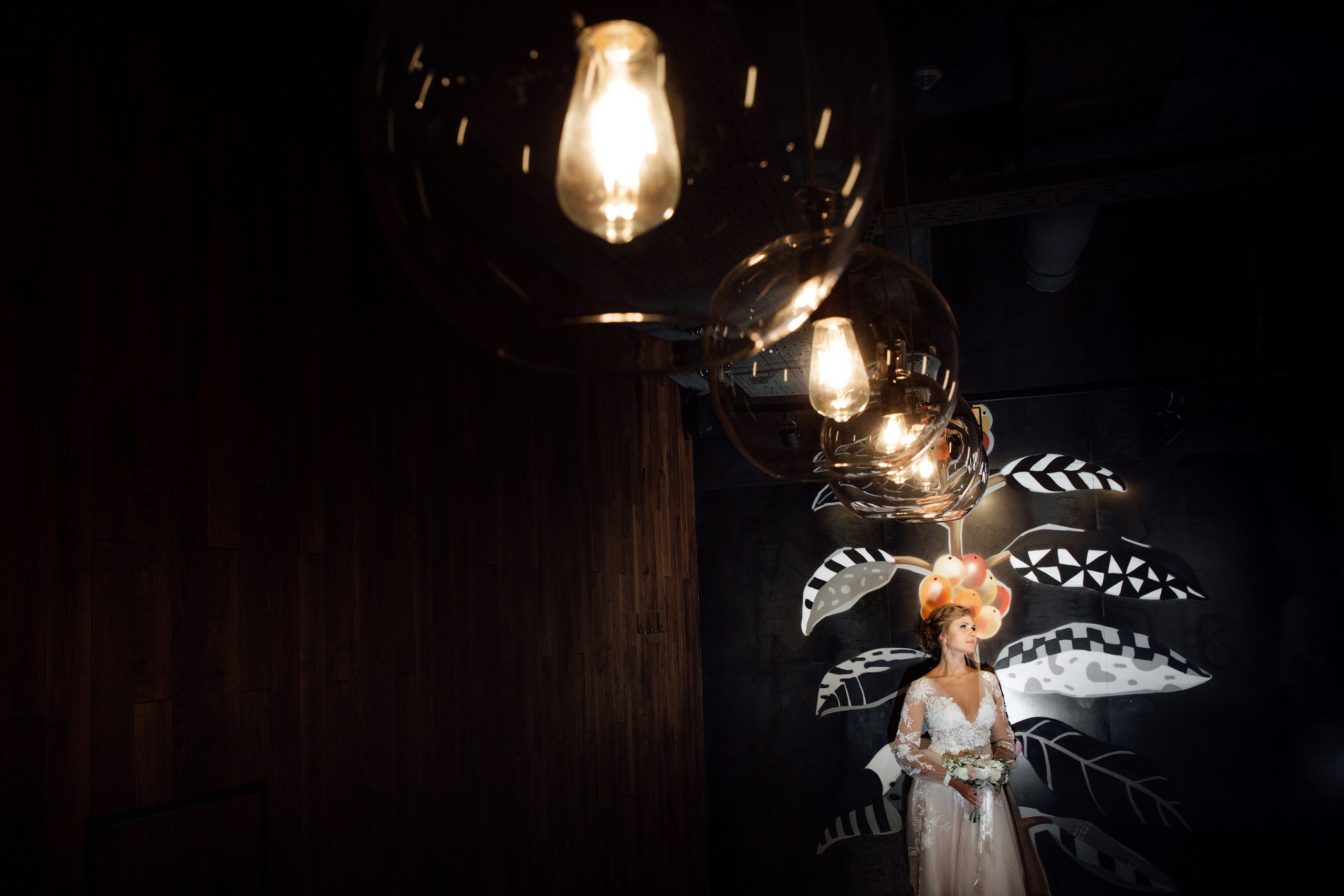 Свадебная фотосессия на территории Трехгорной мануфактуры. город Москв. Свадебный и семейный фотограф Ксения Ржевская (Митрохина)