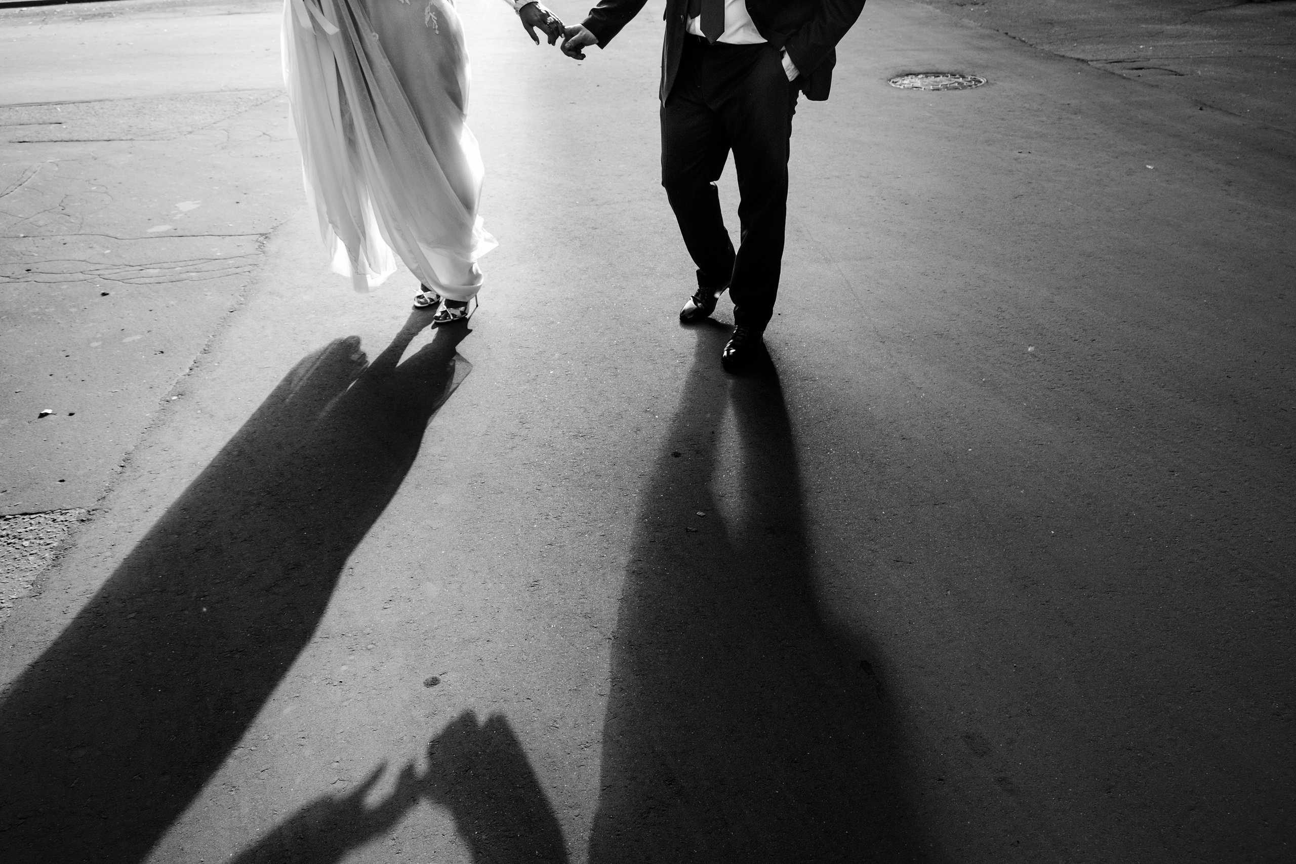 Свадебная фотосессия на территории Трехгорной мануфактуры. город Москв. Свадебный и семейный фотограф Ксения Ржевская (Митрохина)