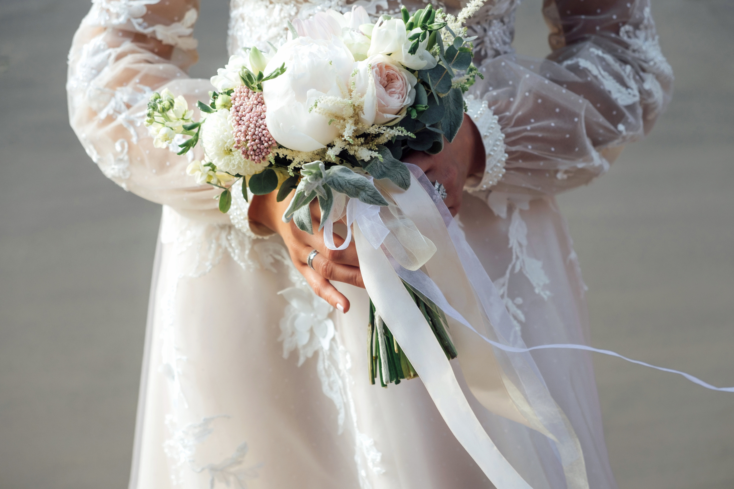 Свадебная фотосессия на территории Трехгорной мануфактуры. город Москв. Свадебный и семейный фотограф Ксения Ржевская (Митрохина)