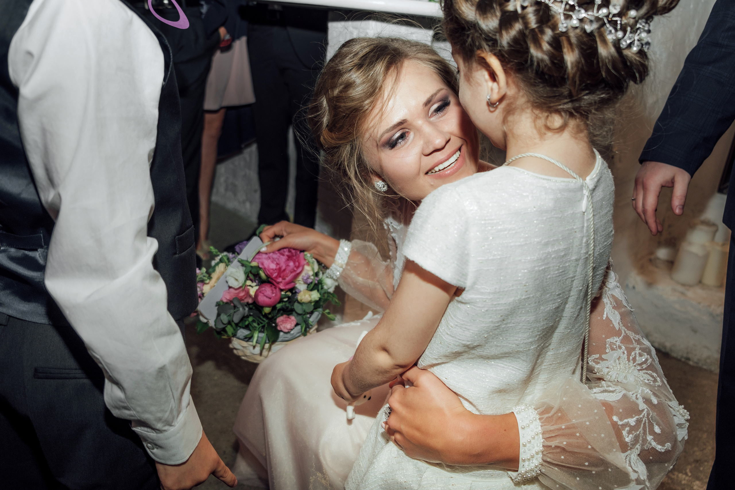 Свадебная фотосессия на территории Трехгорной мануфактуры. город Москв. Свадебный и семейный фотограф Ксения Ржевская (Митрохина)