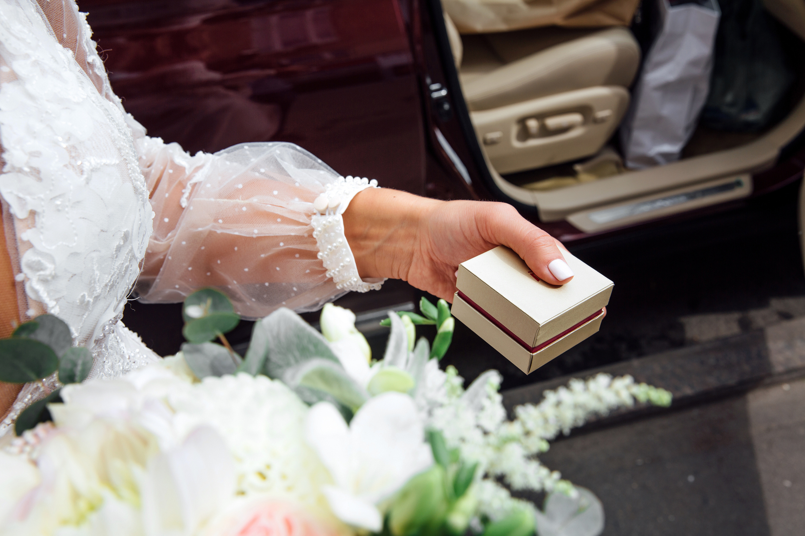 Свадебная фотосессия на территории Трехгорной мануфактуры. город Москв. Свадебный и семейный фотограф Ксения Ржевская (Митрохина)