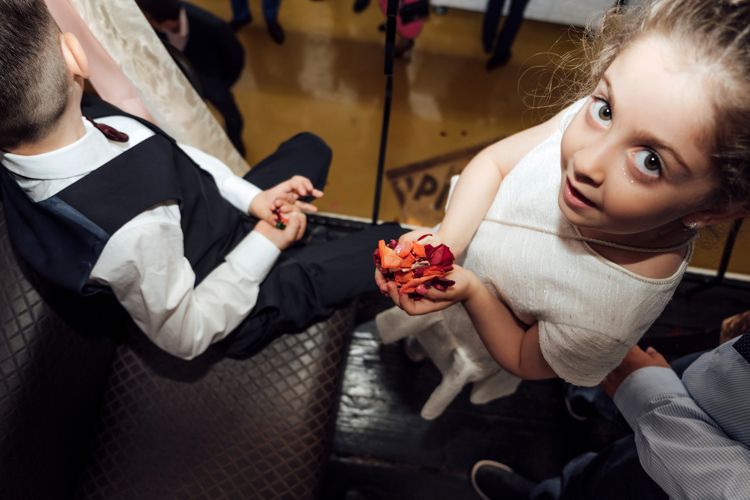 Свадебная фотосессия на территории Трехгорной мануфактуры. город Москв. Свадебный и семейный фотограф Ксения Ржевская (Митрохина)