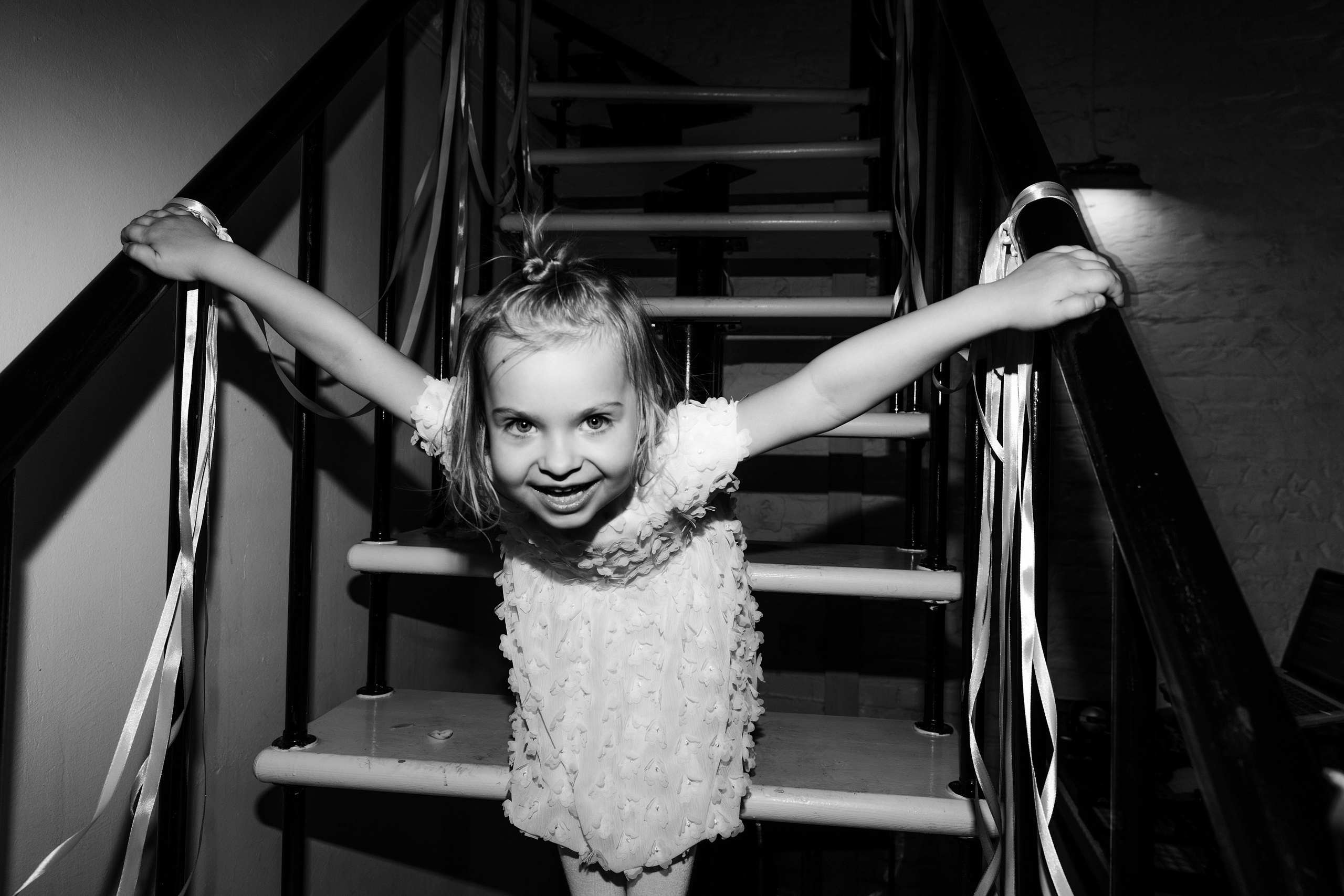 Свадебная фотосессия на территории Трехгорной мануфактуры. город Москв. Свадебный и семейный фотограф Ксения Ржевская (Митрохина)