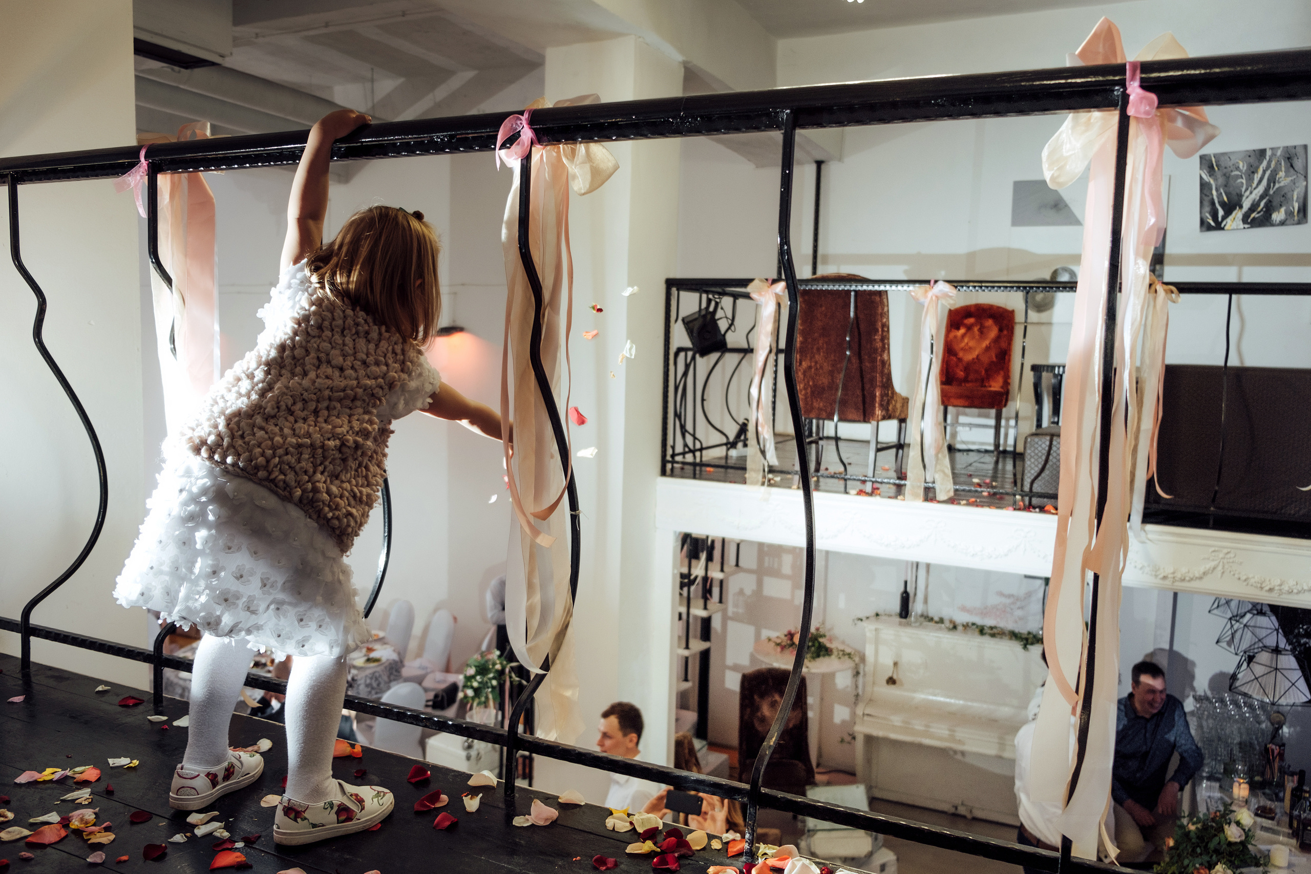 Свадебная фотосессия на территории Трехгорной мануфактуры. город Москв. Свадебный и семейный фотограф Ксения Ржевская (Митрохина)