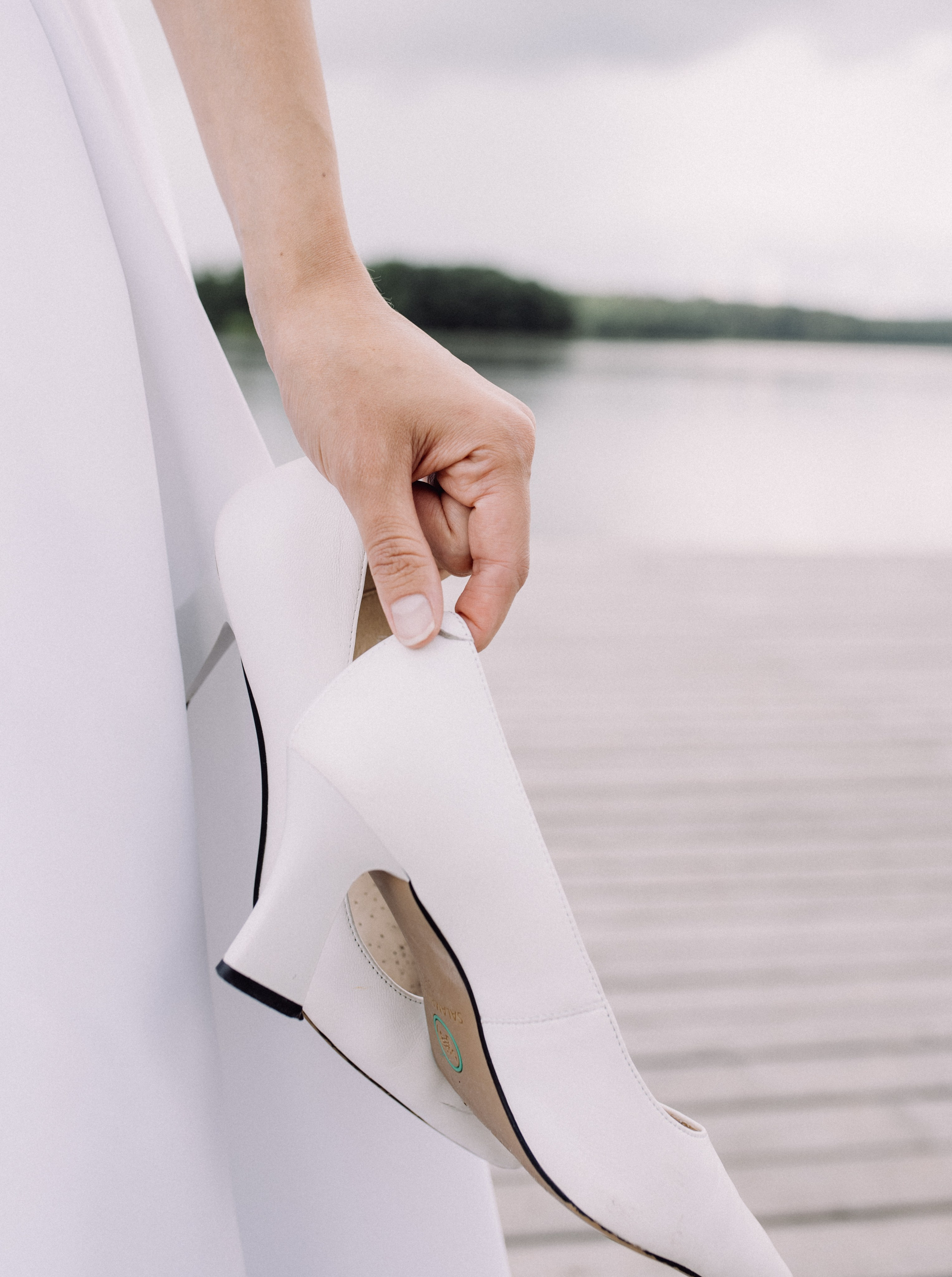 Прогулки во время свадебного банкета. Happiness is in the moments